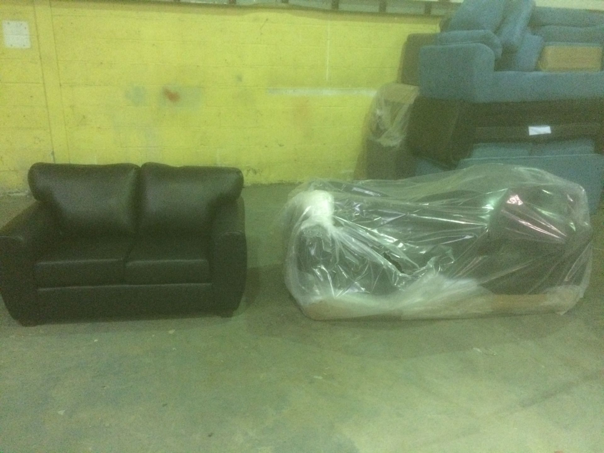 Parker 3 seater plus 2 seater black leather sofas with contrasting dark oak wooden feet - Image 2 of 2