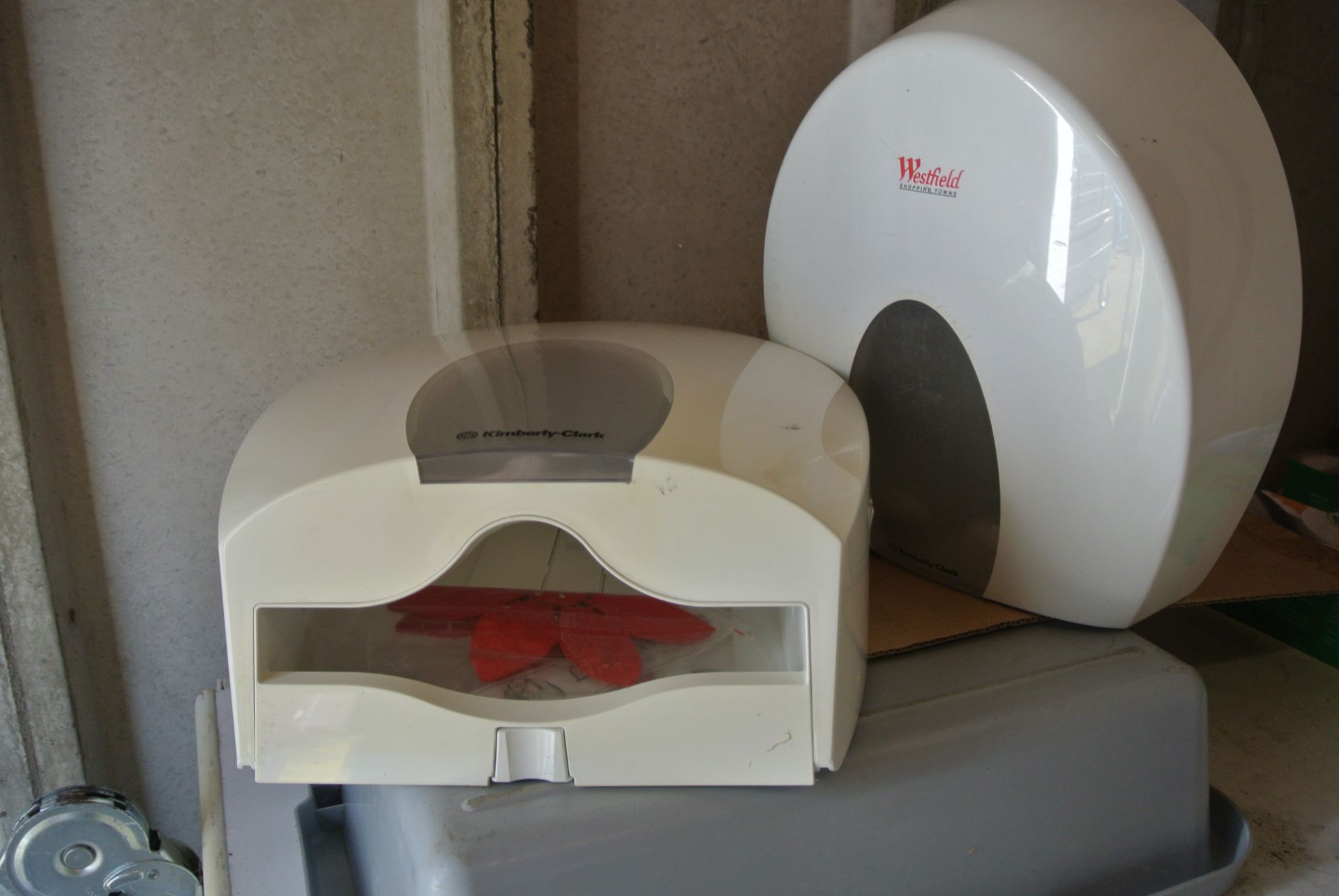Toilet Tissue dispensers - Image 2 of 2