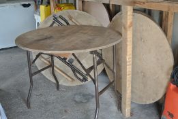 6 Folding Tables - Circular