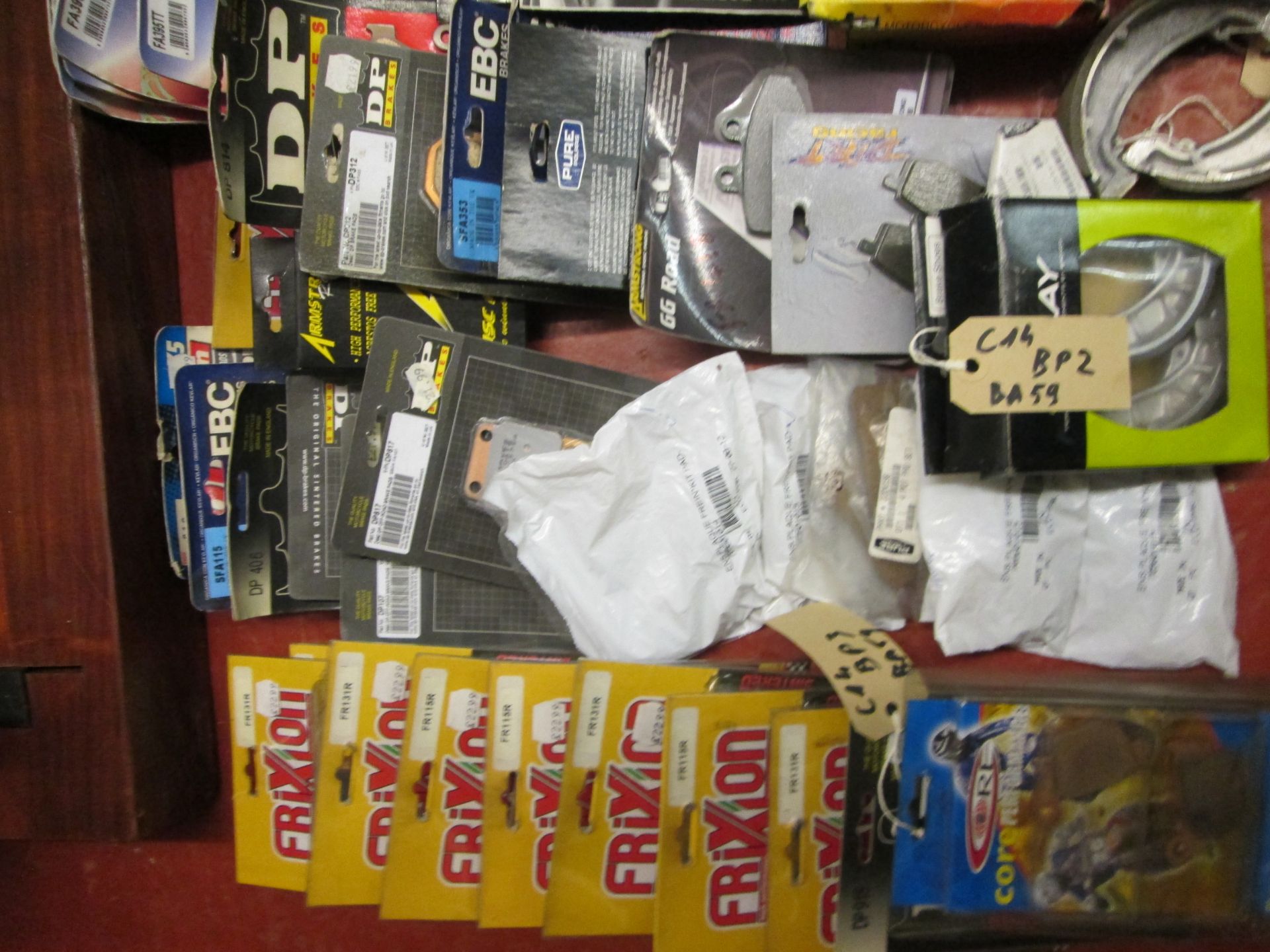 BULK LOT OF BRAKE PADS INCLUDING WAGNER THERMO, MOTOCRAFT, DP ETC - Image 2 of 3