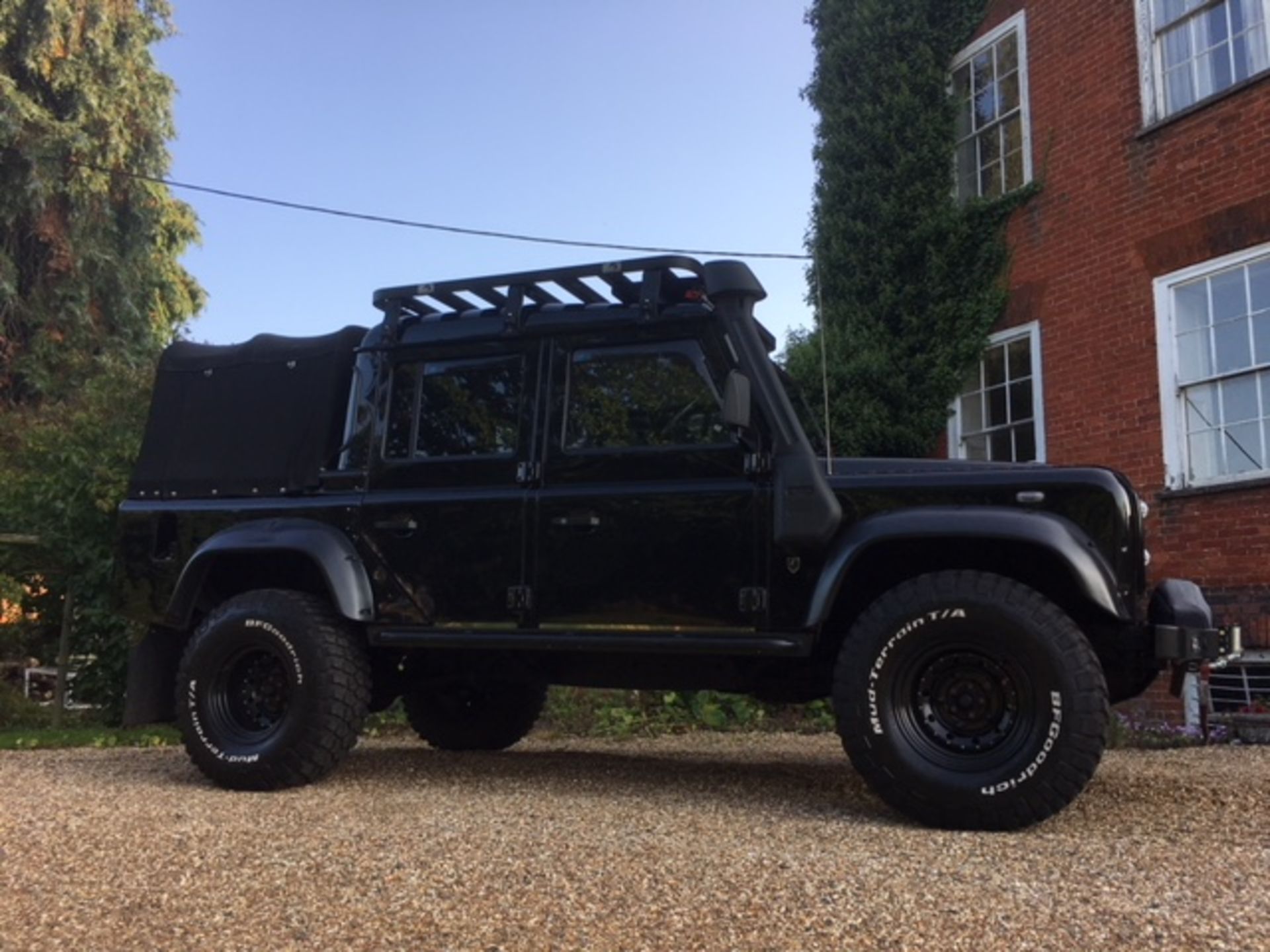 Deranged! Land Rover Defender 110 TD5 Double cab pick up. - Image 10 of 32