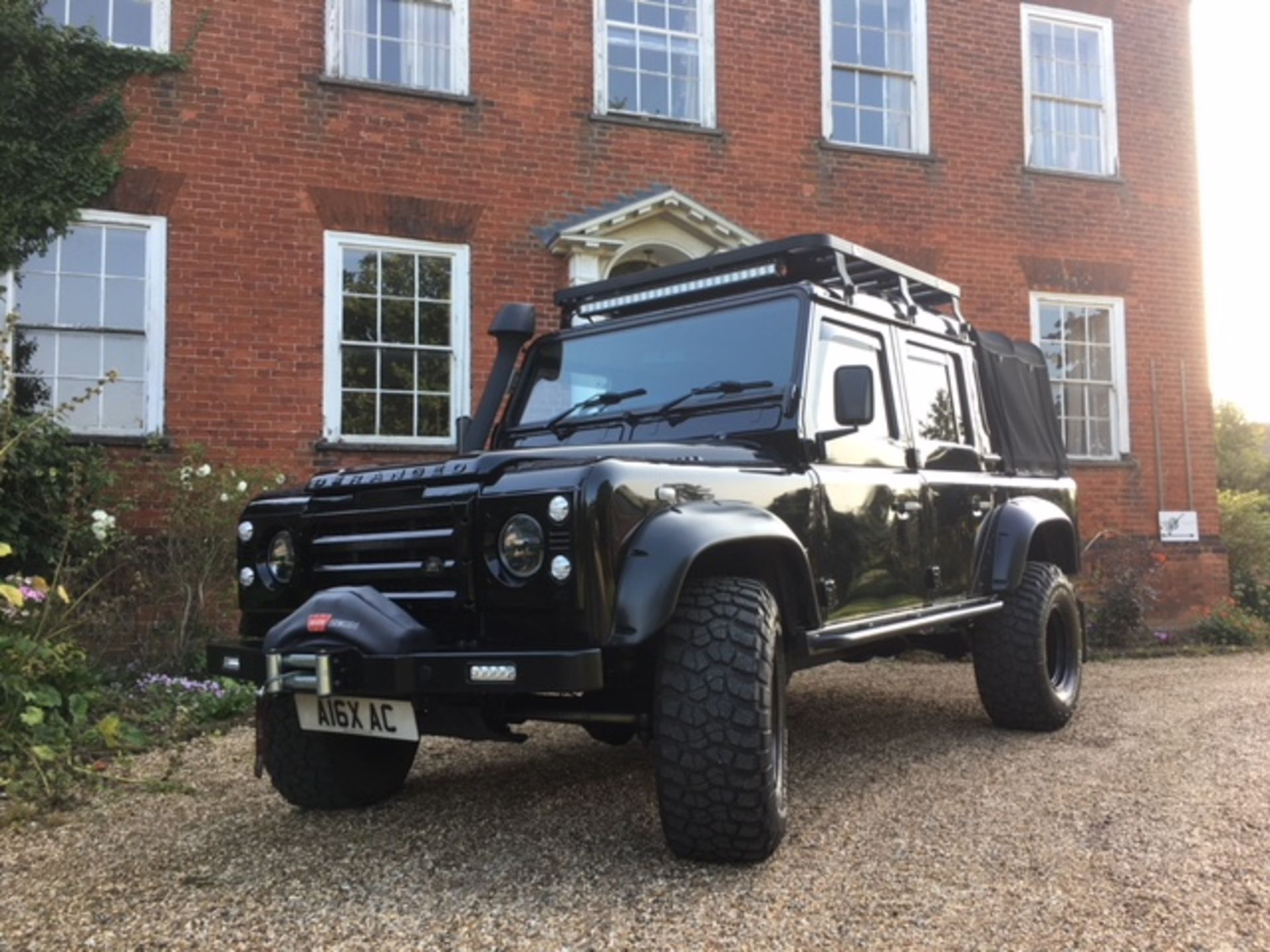 Deranged! Land Rover Defender 110 TD5 Double cab pick up. - Image 29 of 32