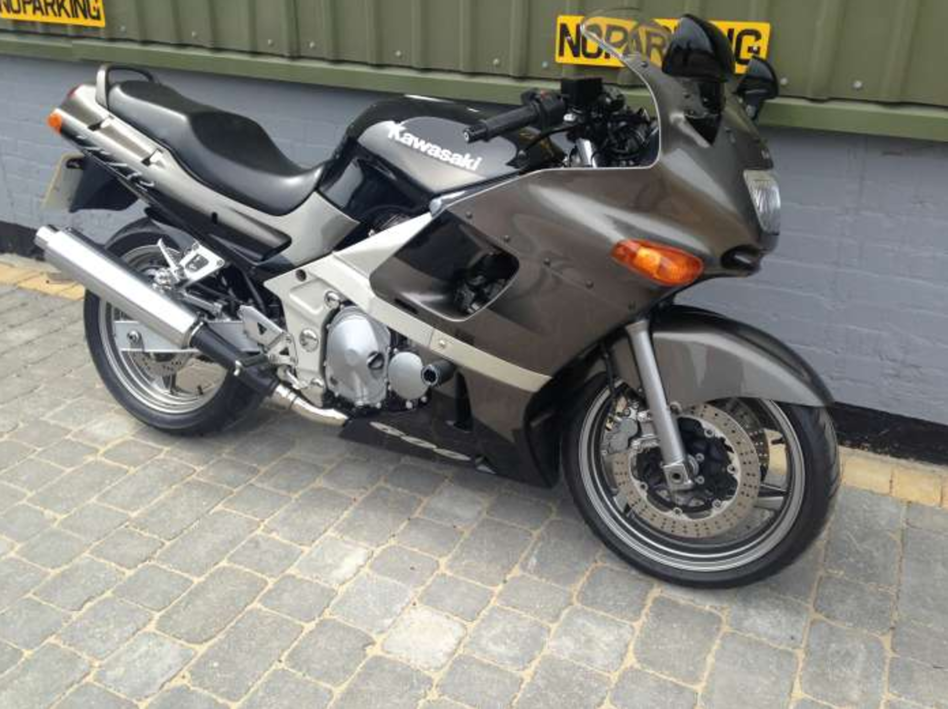 1998 Kawasaki Bikes ZZR 600 - Image 2 of 6