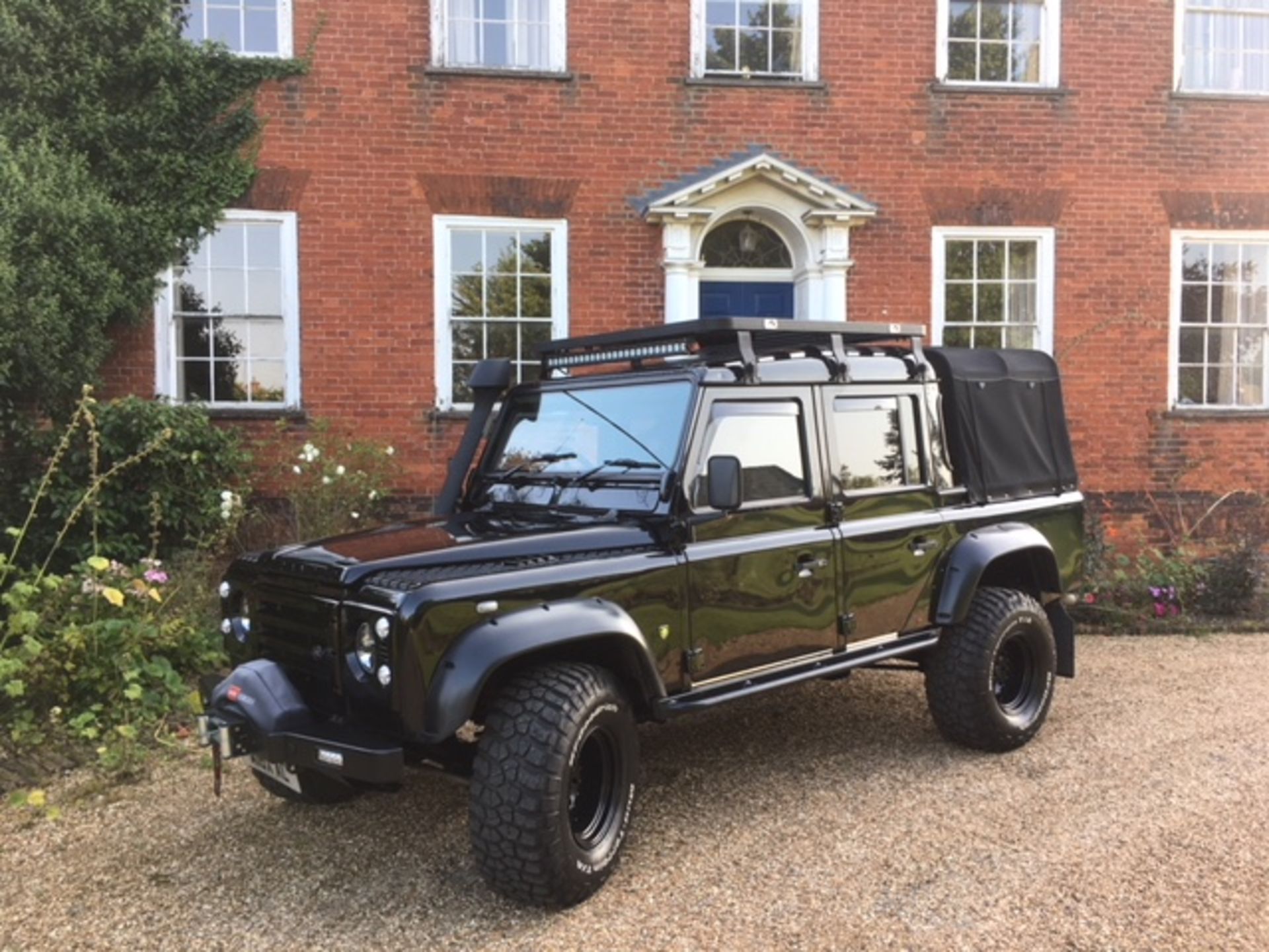 Deranged! Land Rover Defender 110 TD5 Double cab pick up. - Image 27 of 32