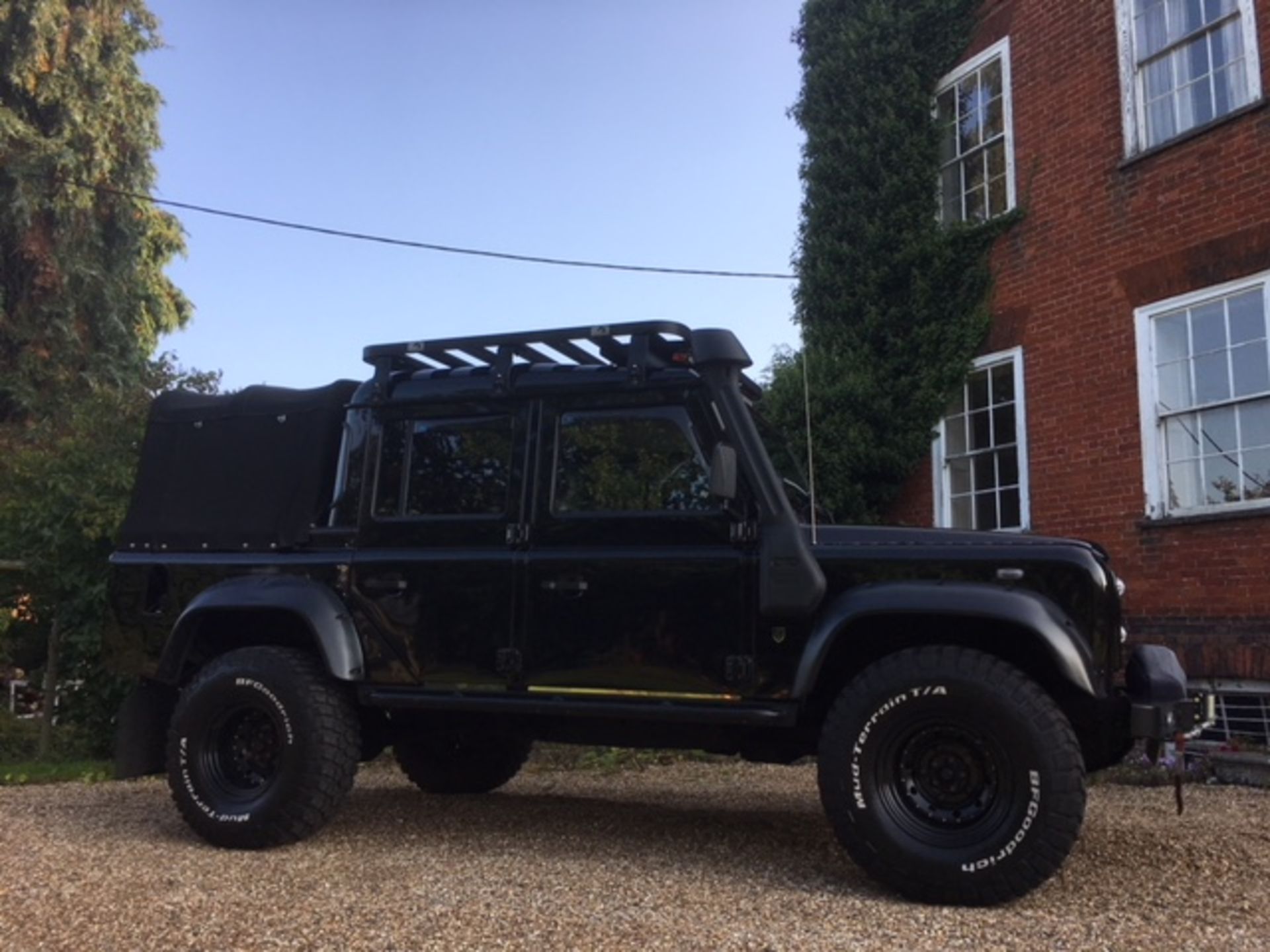 Deranged! Land Rover Defender 110 TD5 Double cab pick up. - Image 9 of 32