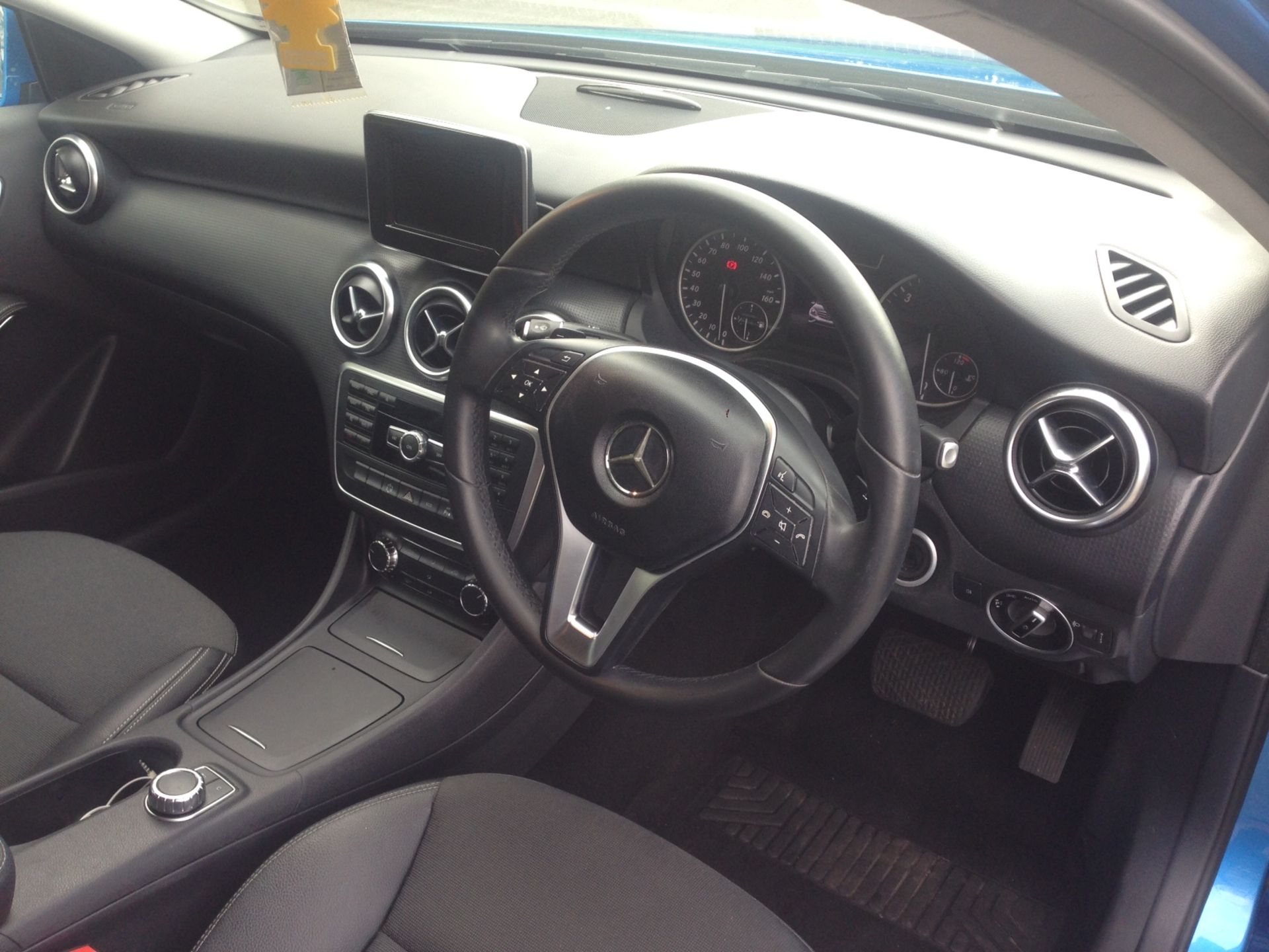 Mercedes-Benz A Class A180 (1.5) CDI SE 5DR AUTO (BlueEfficiency) - Image 7 of 15