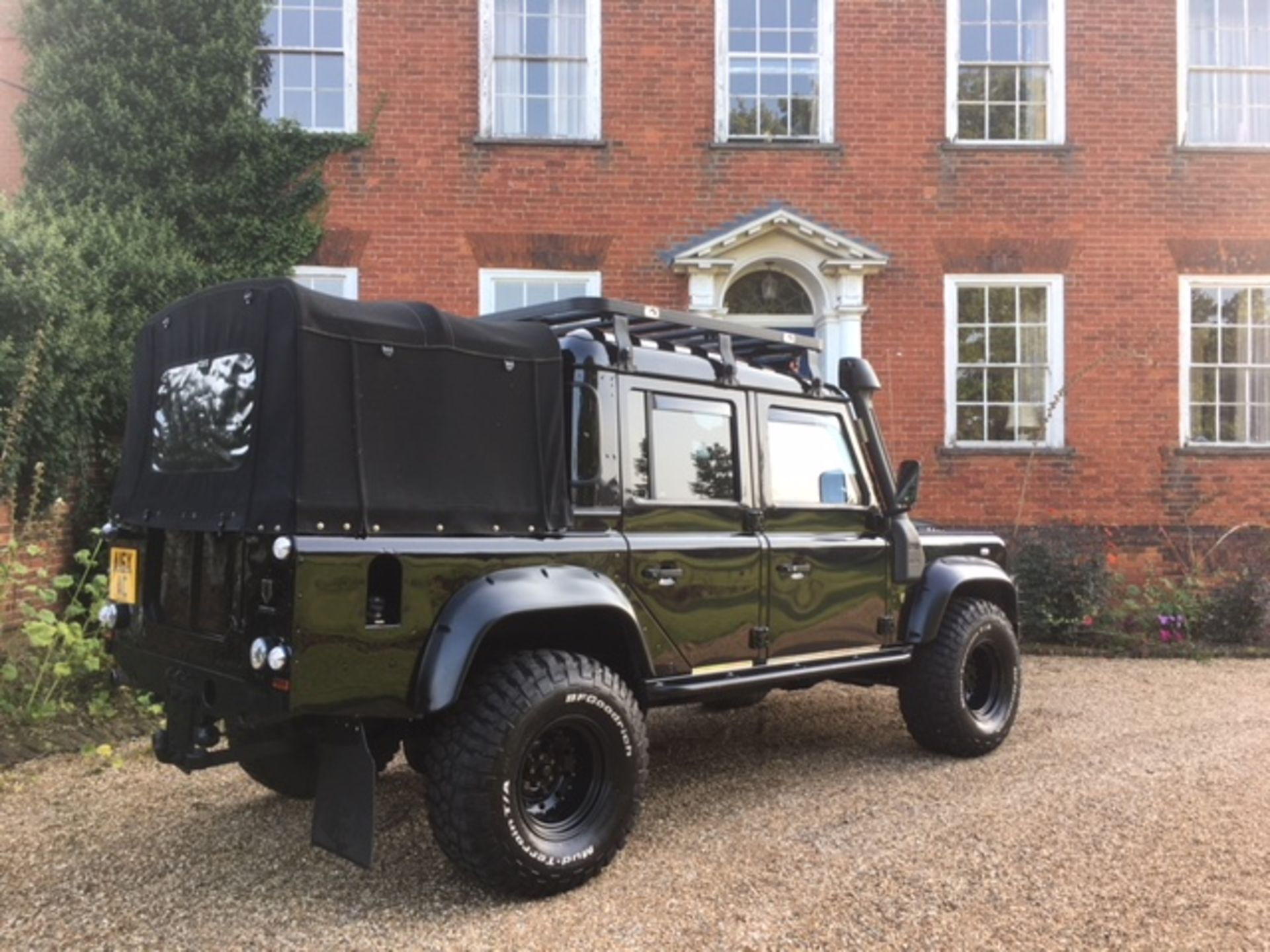 Deranged! Land Rover Defender 110 TD5 Double cab pick up. - Image 16 of 32