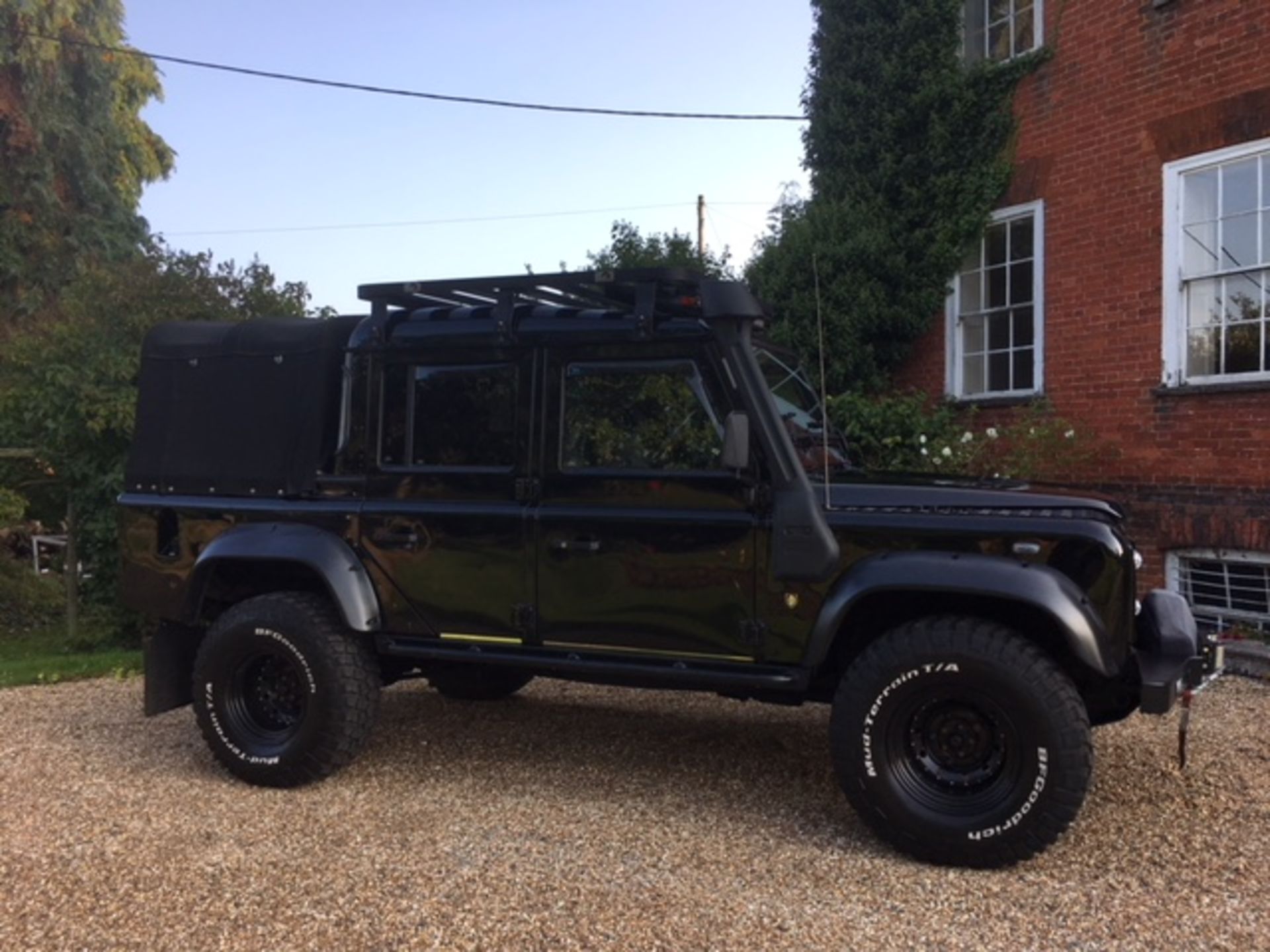 Deranged! Land Rover Defender 110 TD5 Double cab pick up. - Image 8 of 32