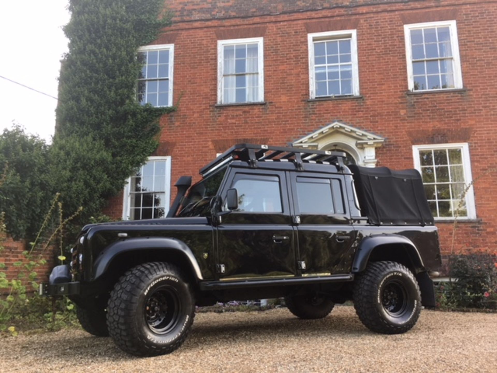 Deranged! Land Rover Defender 110 TD5 Double cab pick up. - Image 2 of 32