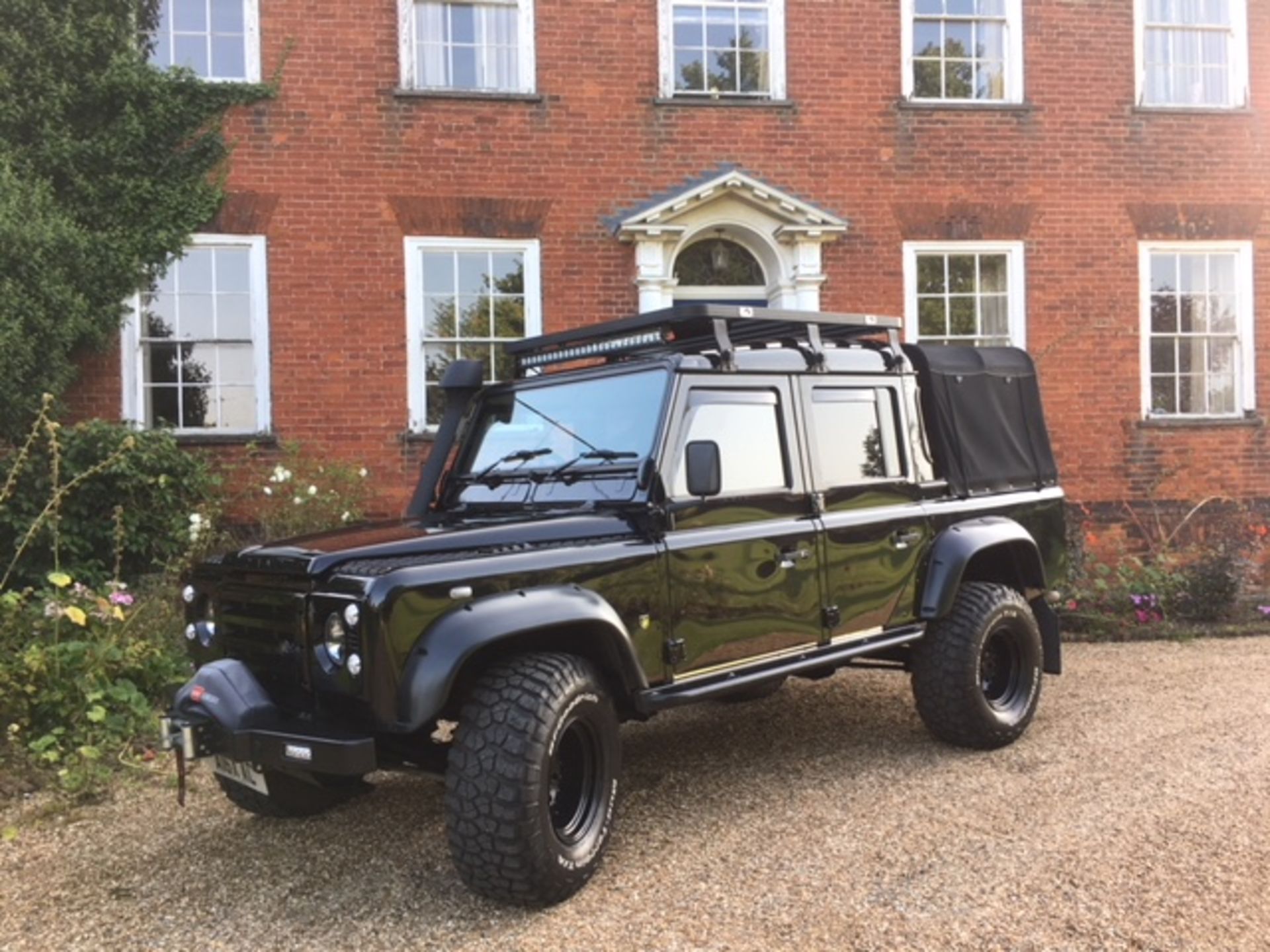 Deranged! Land Rover Defender 110 TD5 Double cab pick up. - Image 26 of 32