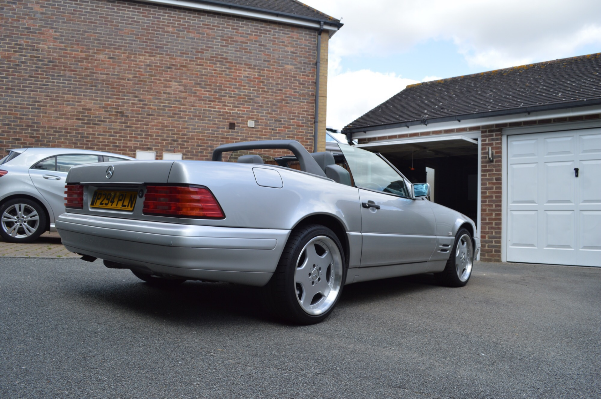 Mercedes Benz SL Class Automatic Sports Convertible (Hard and soft top) - Image 5 of 19