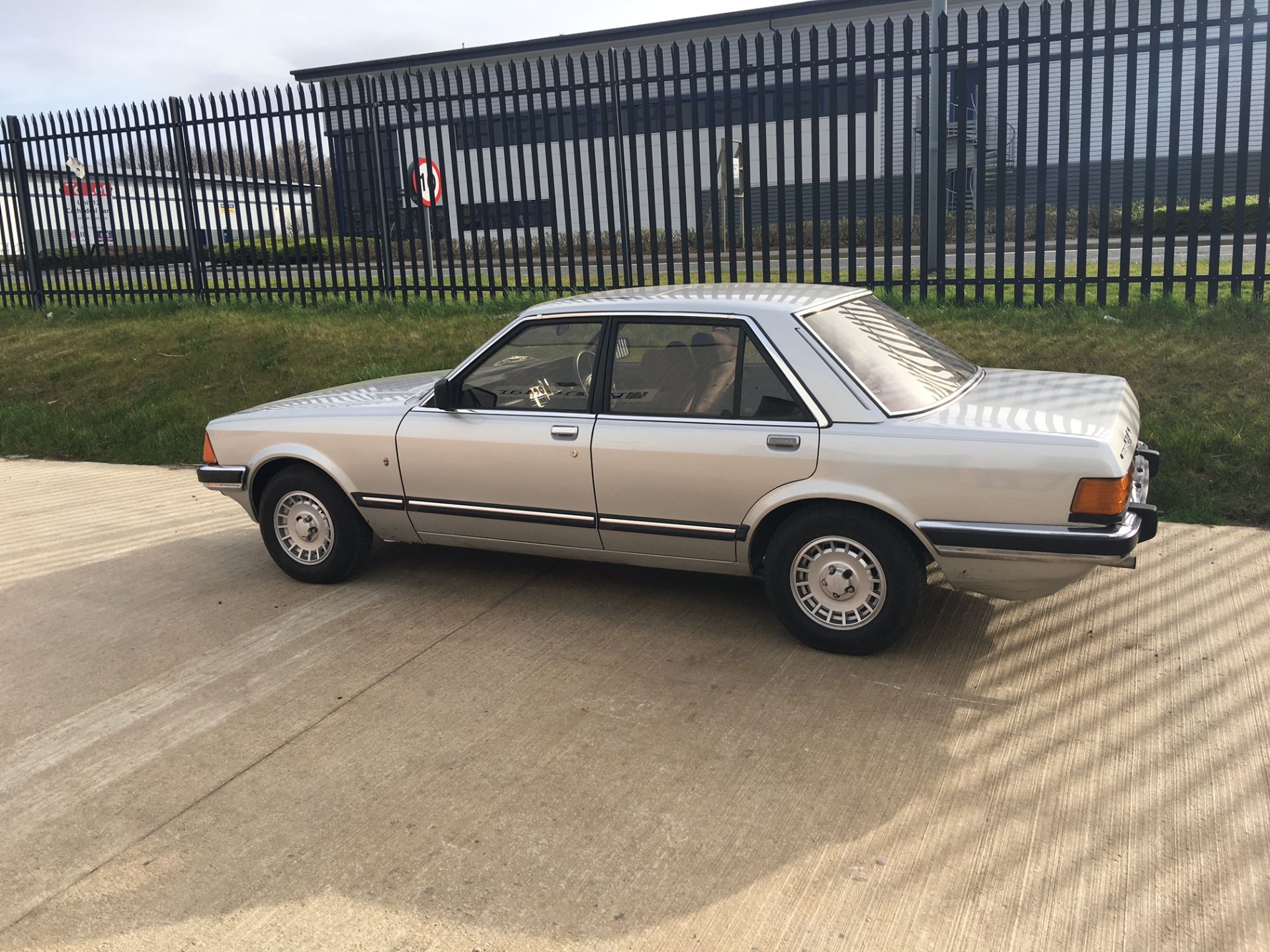 2.8 Litre V6 Ford Granada - Image 2 of 20