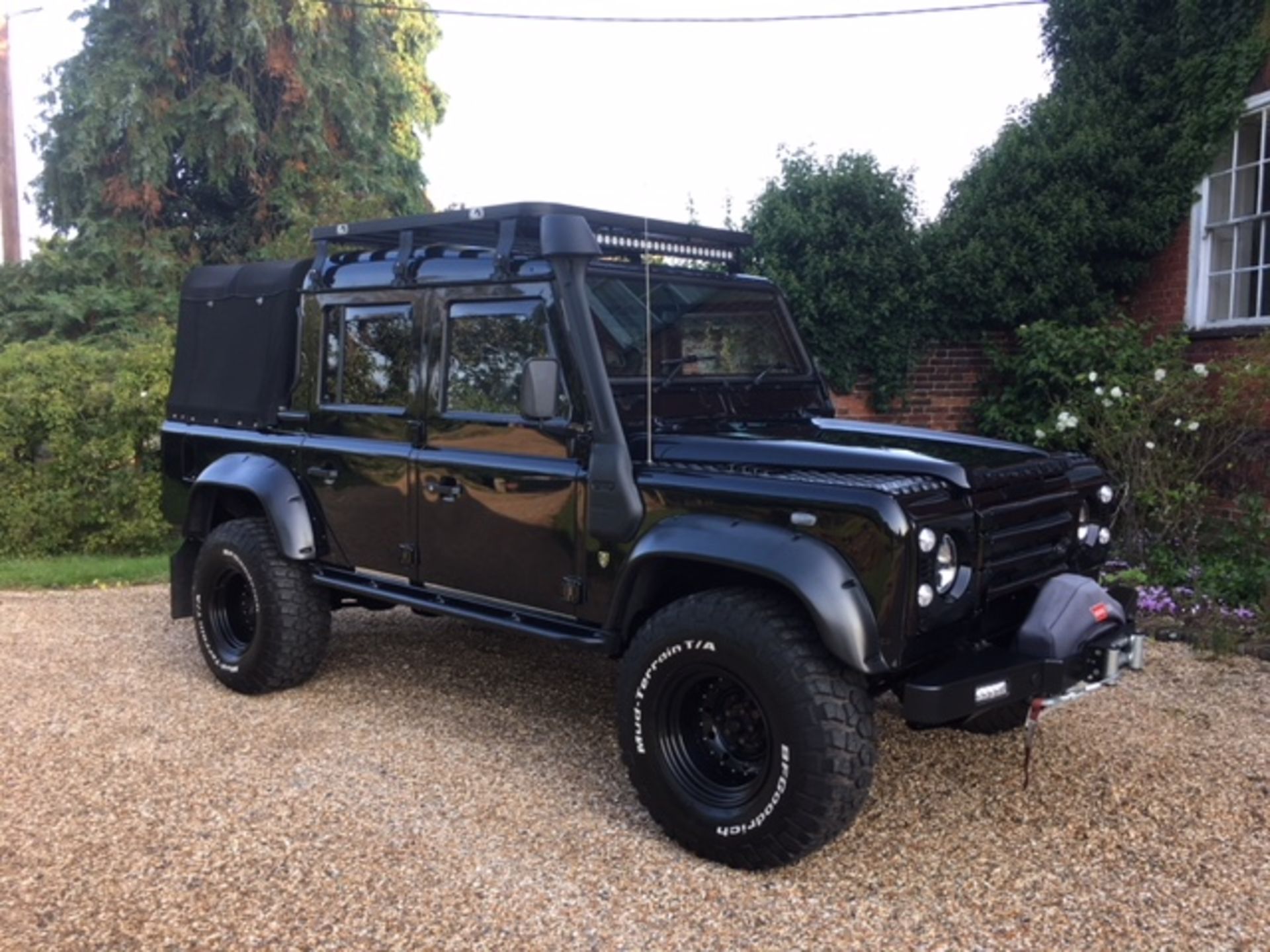 Deranged! Land Rover Defender 110 TD5 Double cab pick up. - Image 11 of 32