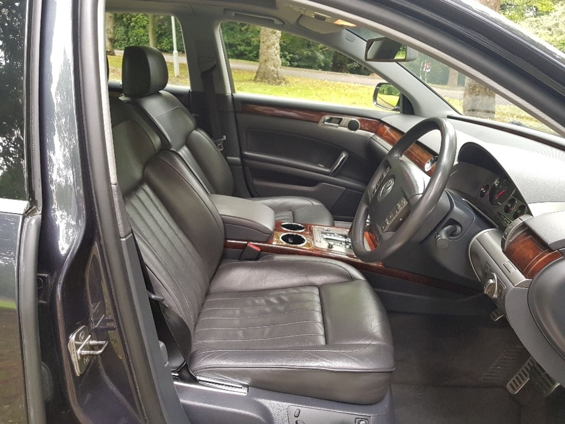 2010/10 VW Phaeton 3.0 Tdi Quattro With 10k Worth Of Extras - Image 13 of 16