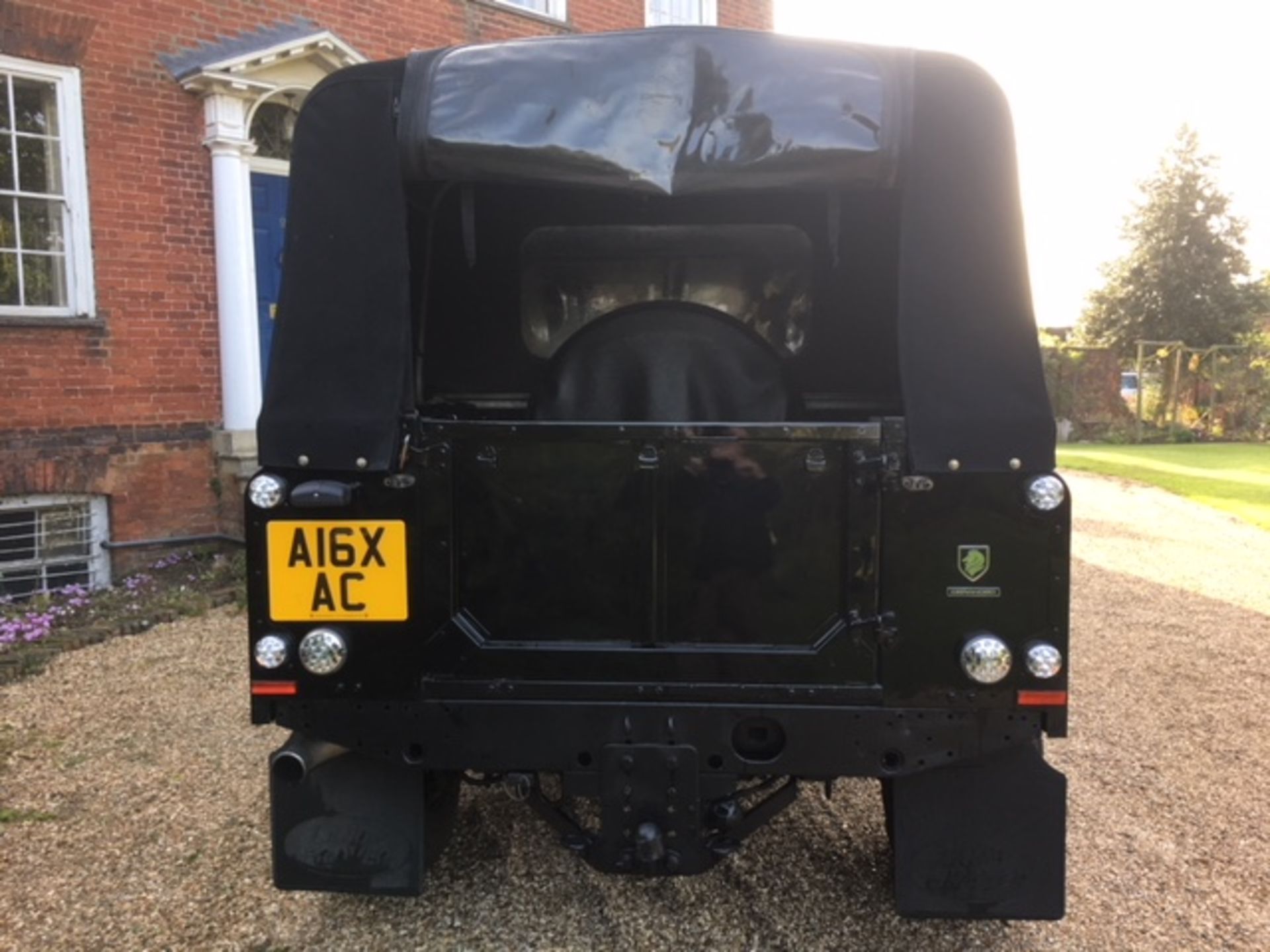 Deranged! Land Rover Defender 110 TD5 Double cab pick up. - Image 19 of 32