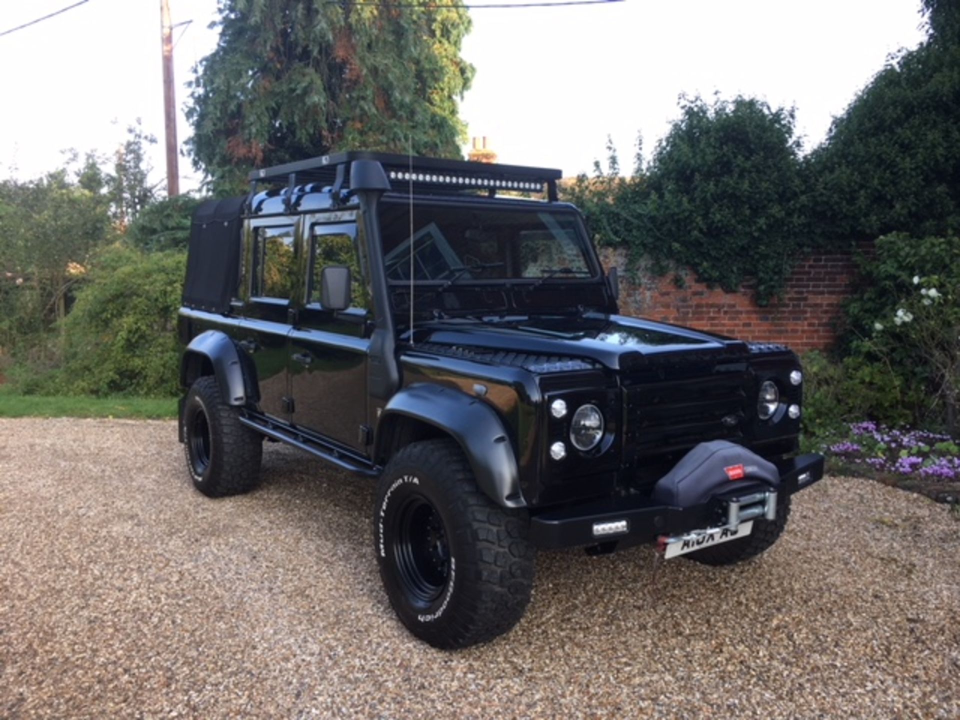 Deranged! Land Rover Defender 110 TD5 Double cab pick up. - Image 12 of 32