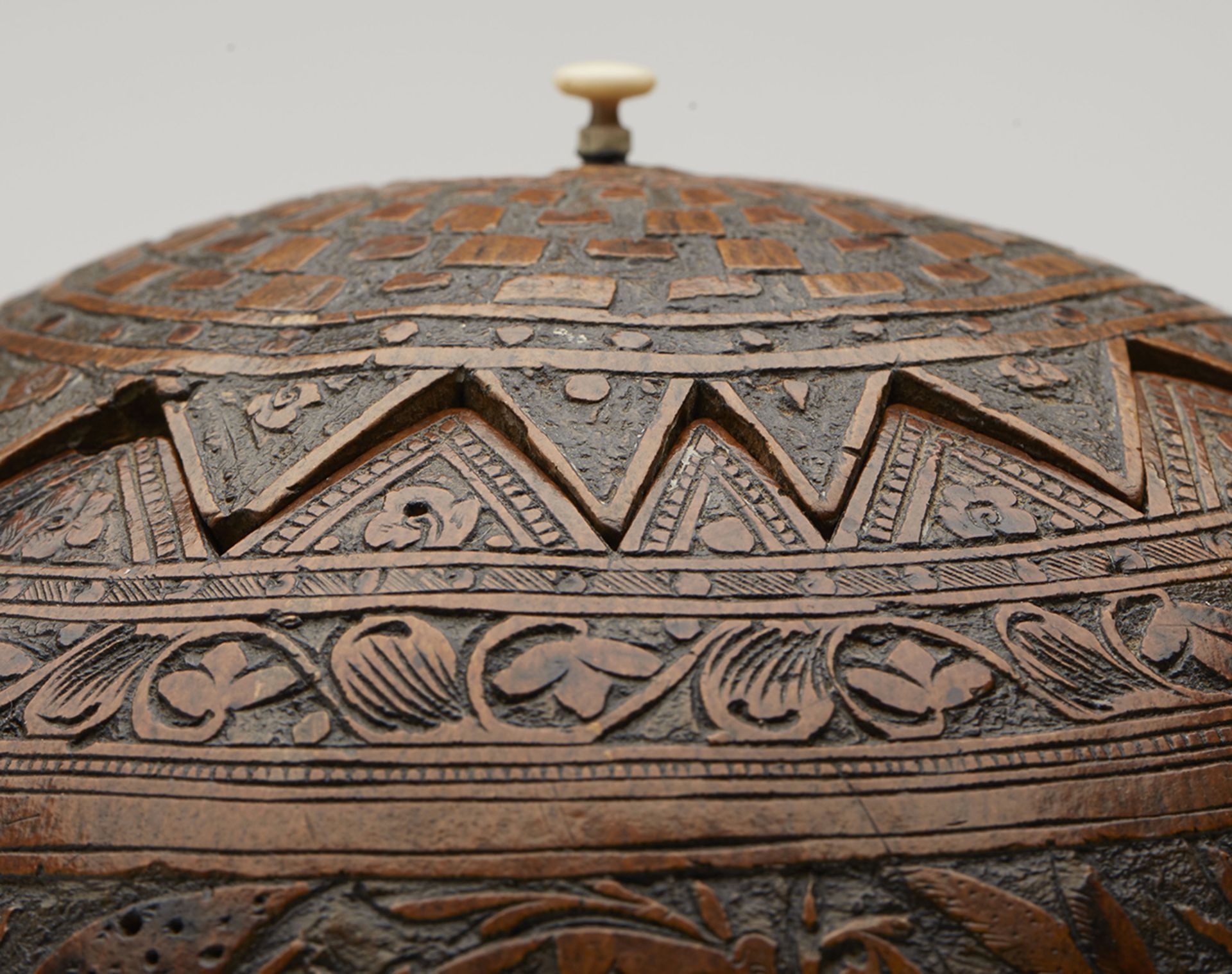 Museum Quality Hand Carved Gourd Container C.1800 - Image 3 of 8