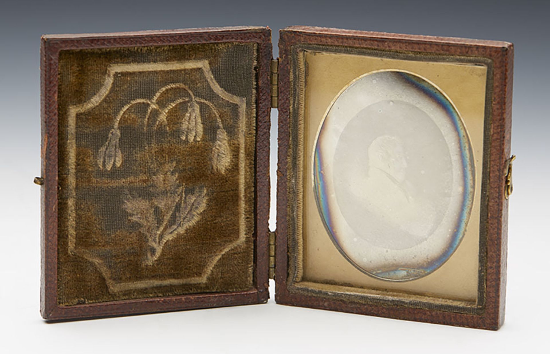 Antique Cased Daguerreotype Of A Mans Portrait C.1850