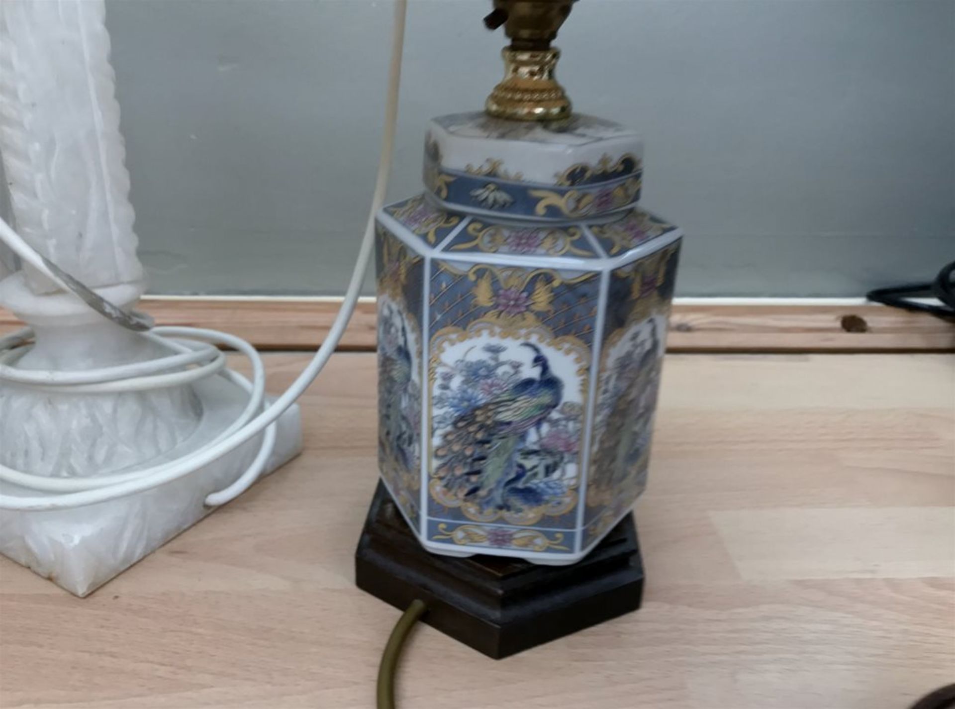 A Quantity of Porcelain Table Lamps (1 Onyx) - Image 3 of 4