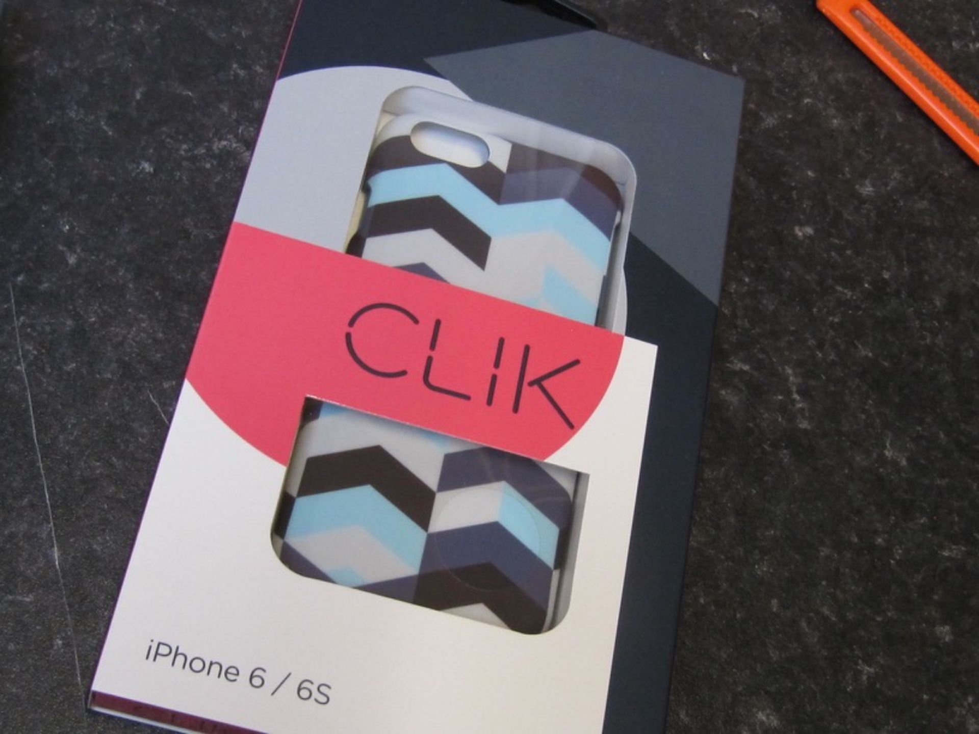 90 x iPhone and iPad cases. Brand new stock. No vat on Hammer. Shipping available. - Image 5 of 11