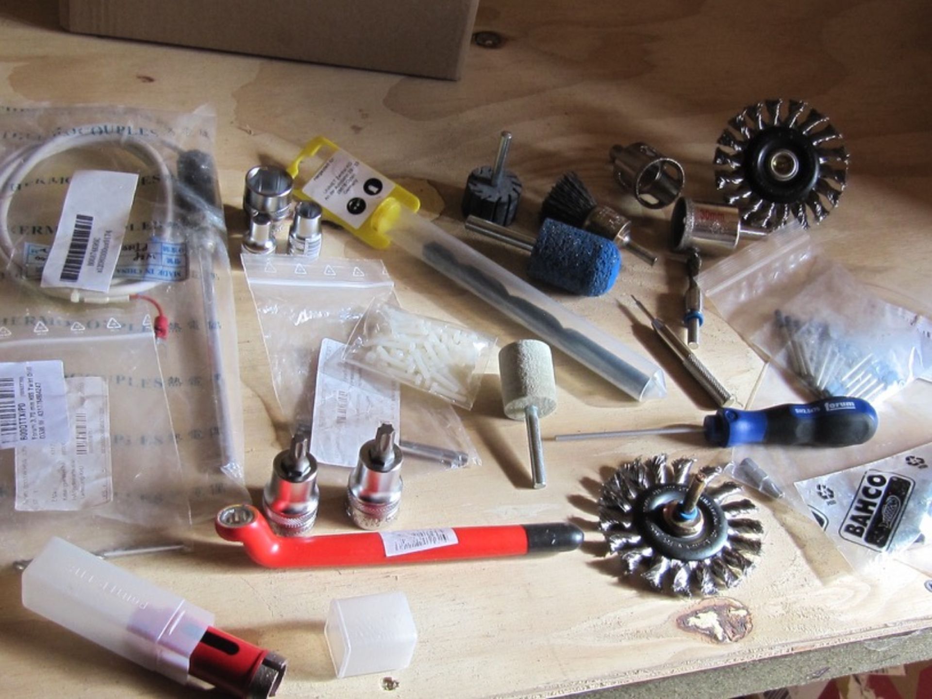 Mixed lot of Tools & accesories. Brand new stock. No vat on Hammer. Shipping available.