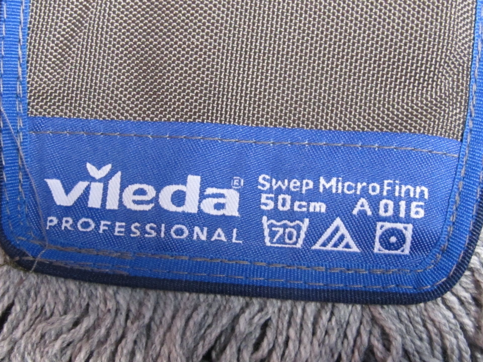 30 x Vileda Replacement Mop Head. Brand new stock. No vat on Hammer. Shipping available. - Image 3 of 5