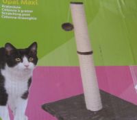 CAT SCRATCHING POST. SHIPPING AVAILABLE, NO VAT ON HAMMER.