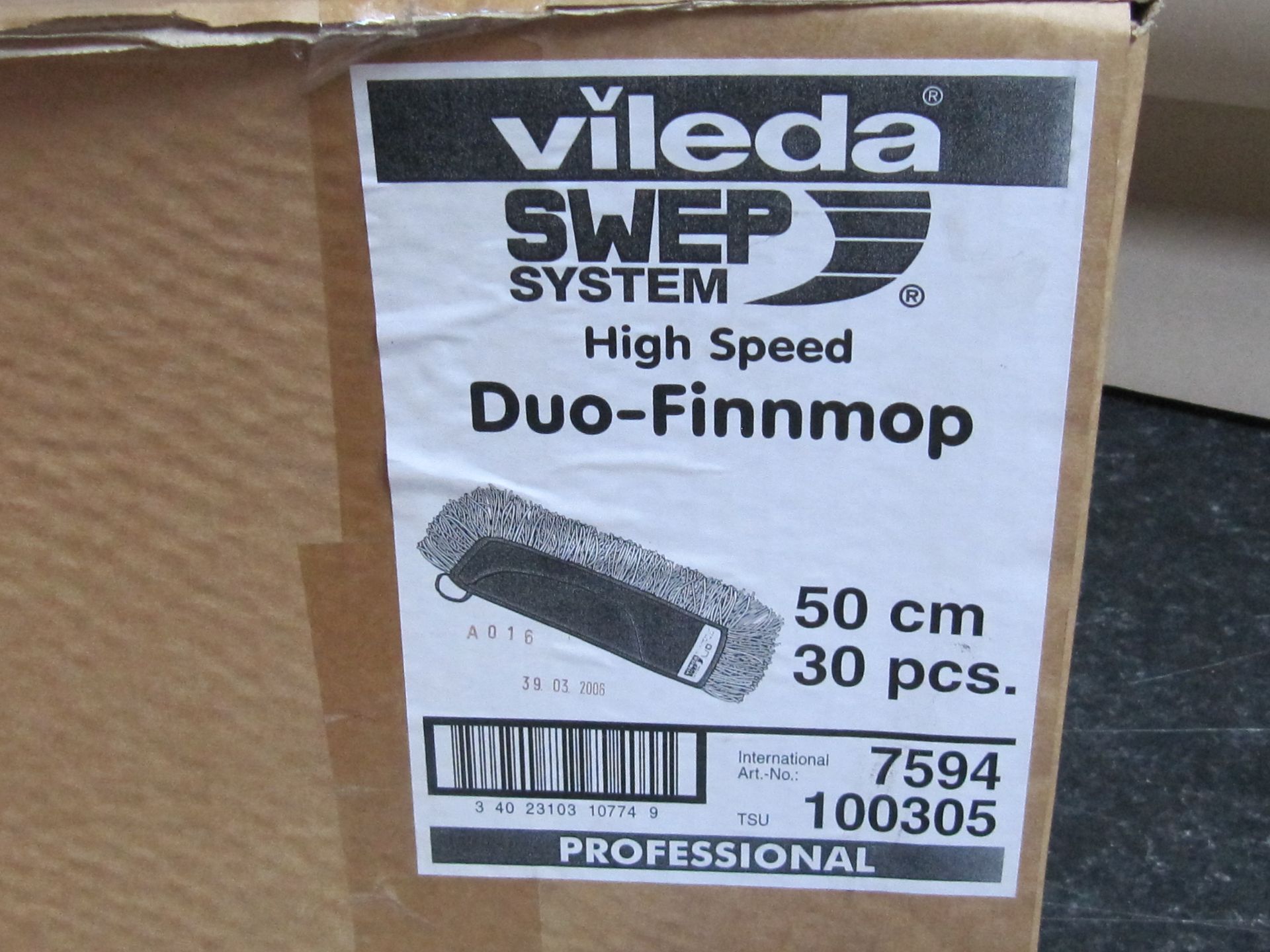 24 x Vileda Replacement Mop Head. Brand new stock. No vat on Hammer. Shipping available. - Image 2 of 5
