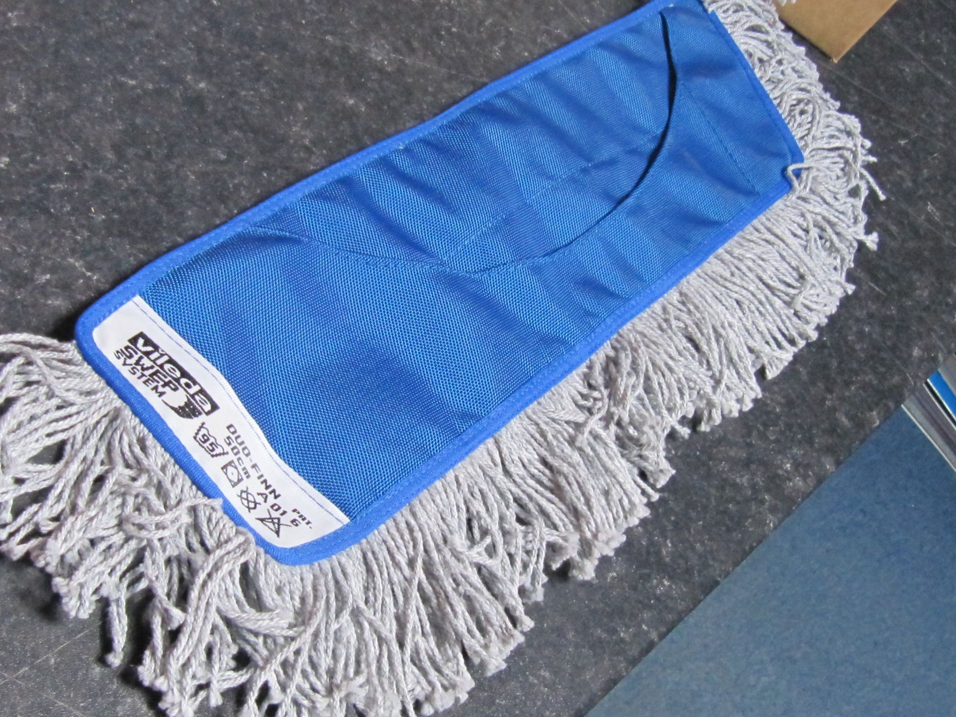 24 x Vileda Replacement Mop Head. Brand new stock. No vat on Hammer. Shipping available. - Image 4 of 5