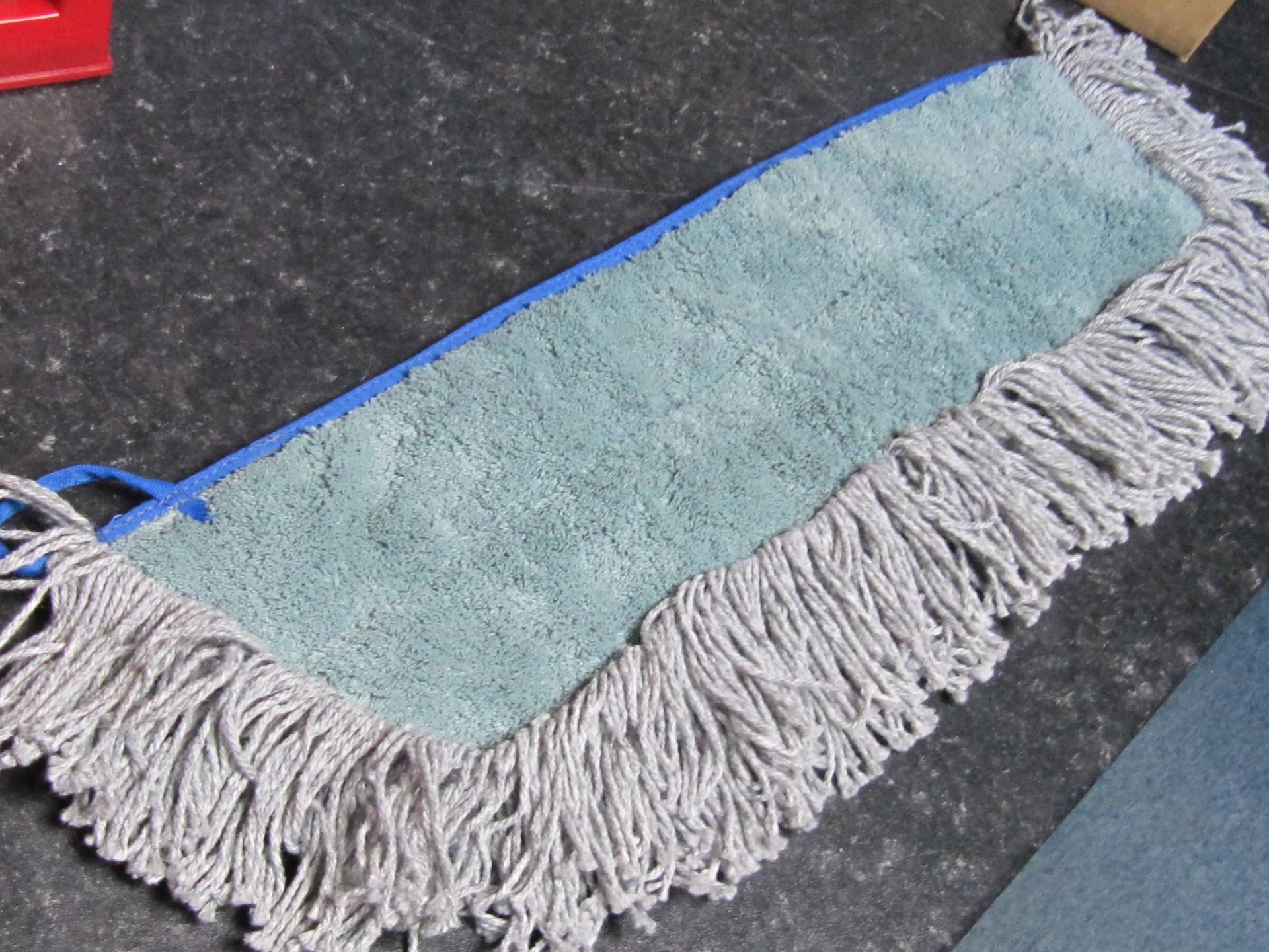 24 x Vileda Replacement Mop Head. Brand new stock. No vat on Hammer. Shipping available. - Image 3 of 5