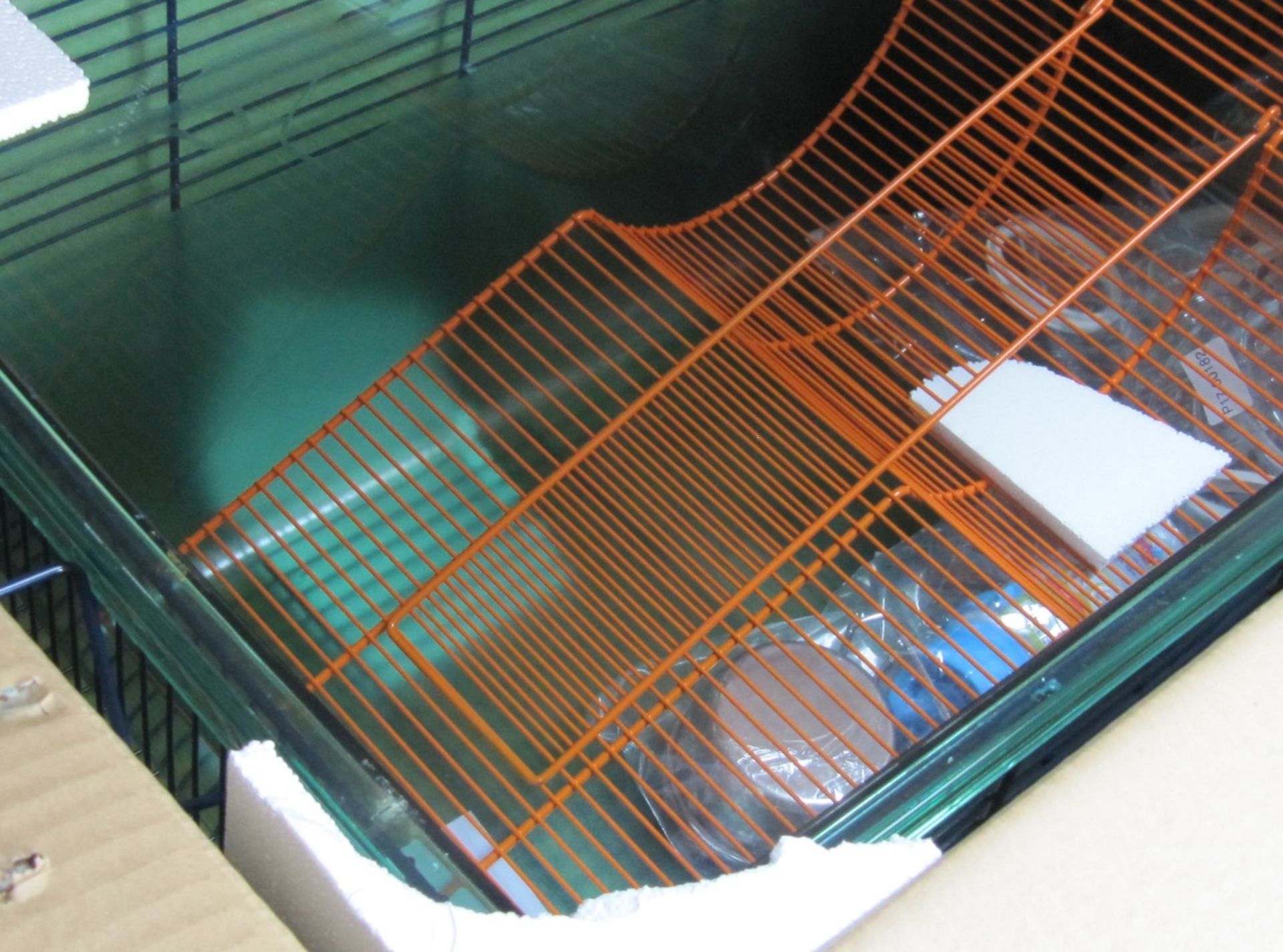 LARGE HAMSTER HOME. SHIPPING AVAILABLE, NO VAT ON HAMMER - Image 4 of 4