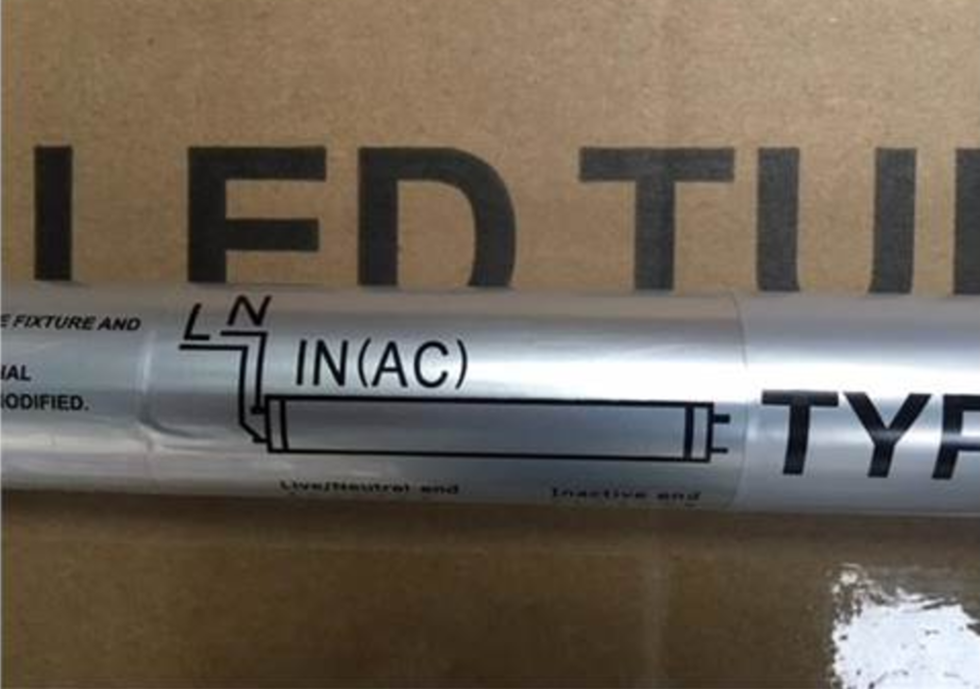 NEW 200x Led Tube Lights New Boxed With Built In Driver - Image 4 of 4