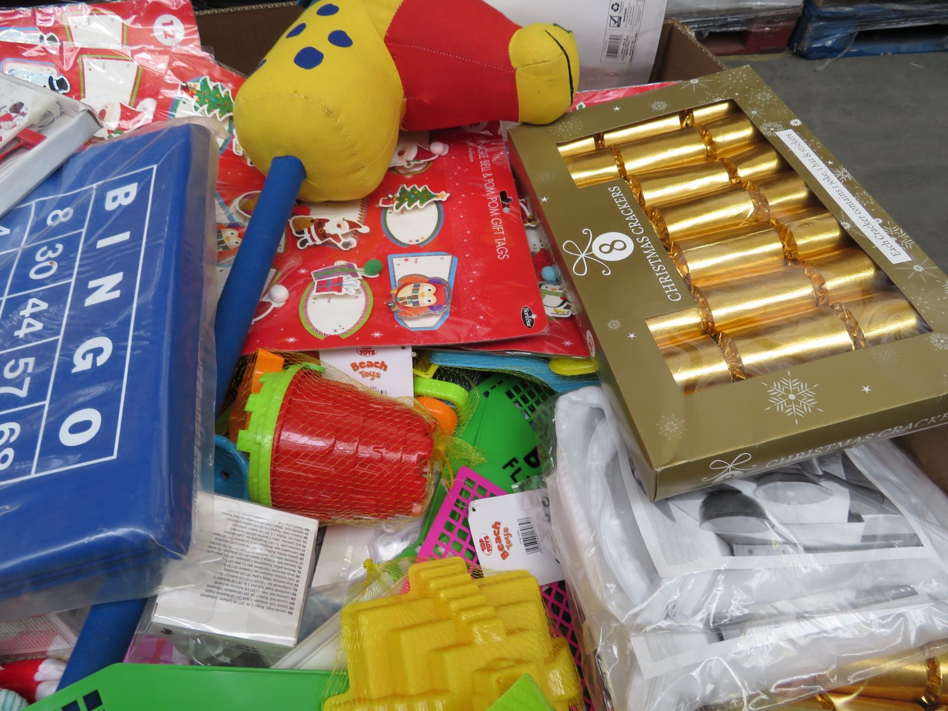 (M109) LARGE PALLET TO CONTAIN 100'S OF VARIOUS CHRISTMAS, HOMEWARE & TOY ITEMS SUCH AS: SANTA - Image 5 of 5