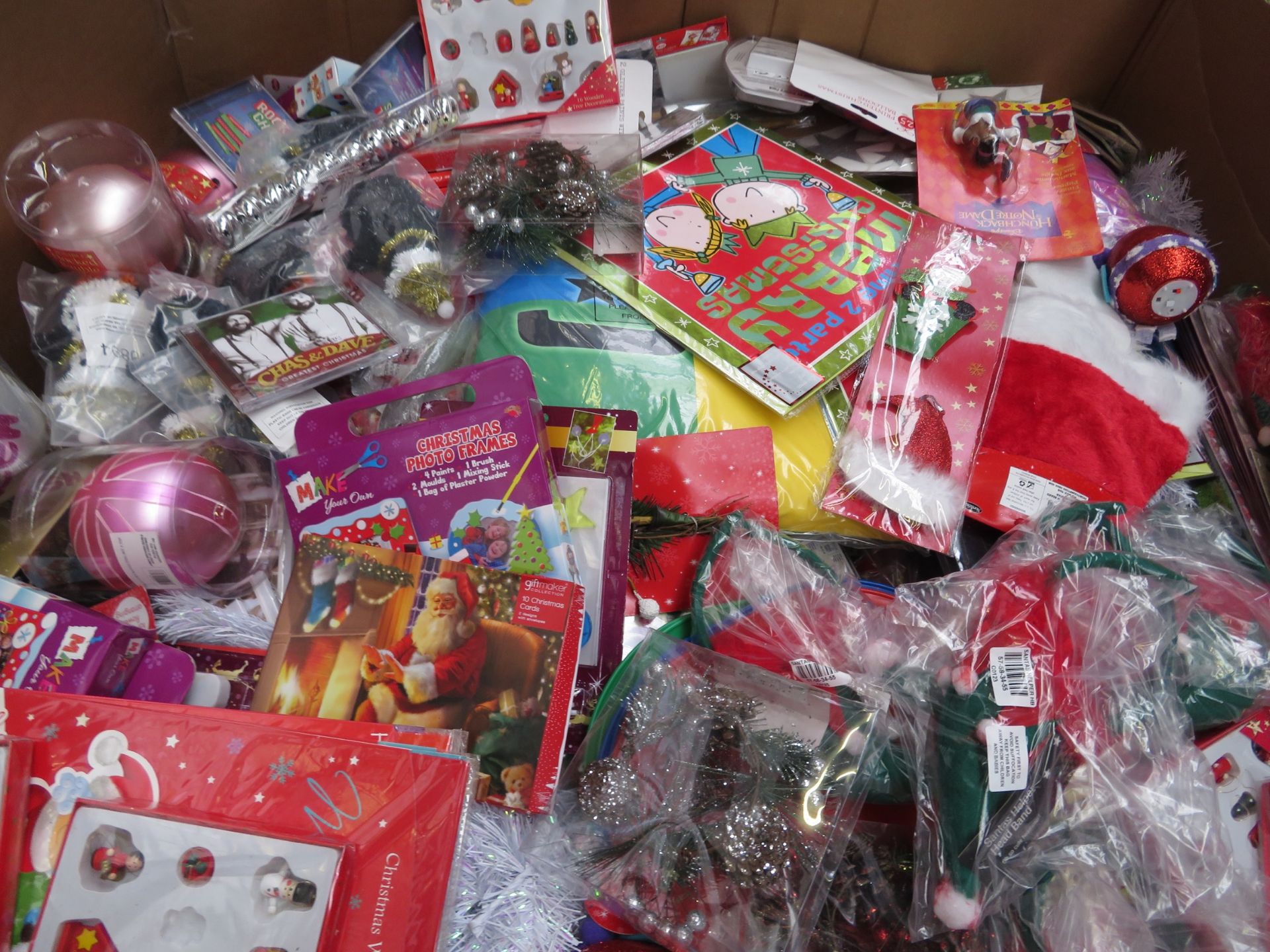 (M100) LARGE PALLET TO CONTAIN 100'S OF VARIOUS CHRISTMAS, HOMEWARE & TOY ITEMS SUCH AS: DISNEY - Image 4 of 4