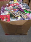 (M107) LARGE PALLET TO CONTAIN 100'S OF VARIOUS CHRISTMAS, HOMEWARE & TOY ITEMS SUCH AS: JUMBO SUN