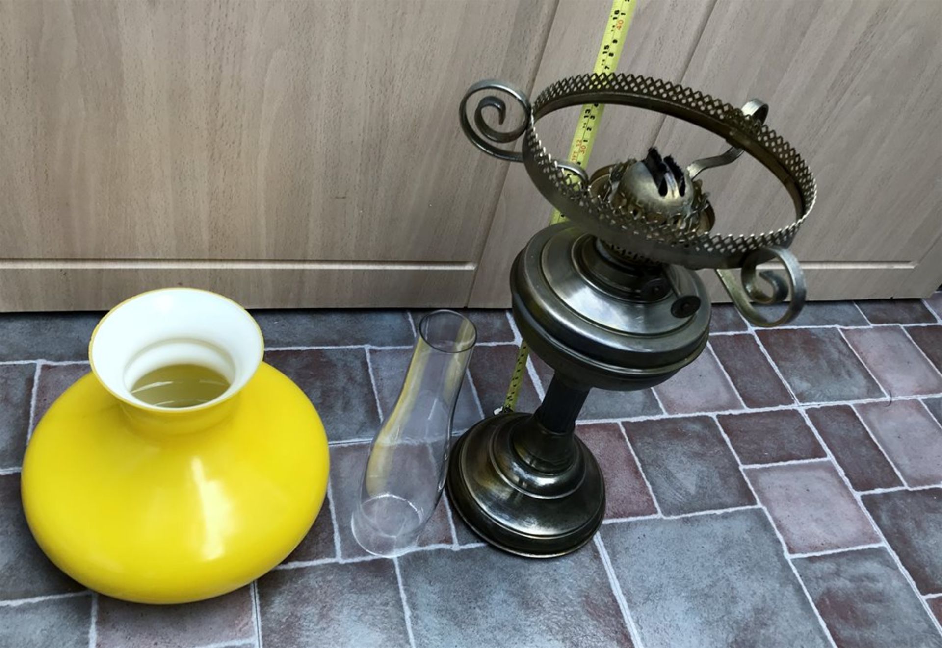 A Vintage Brass Late Victorian Oil Lamp With Corinthium Column Stem Bright Yellow Glass Shade - Image 2 of 4