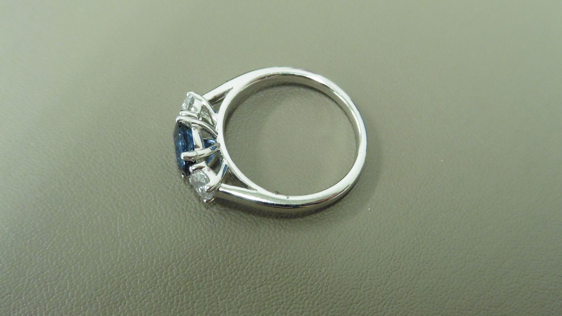 Platinum trilogy style ring. Round cut sapphire, 6mm in the centre (treated) 2 brilliant cut - Image 3 of 4