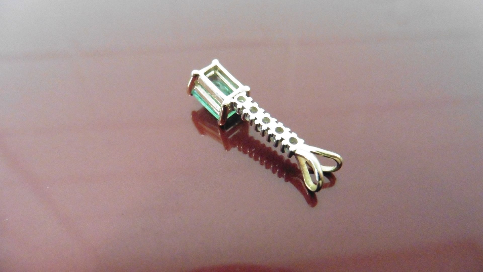 Emerald and diamond drop style pedant. Set with an rectangular cut emerald, 6x4mm, weighing - Image 3 of 3