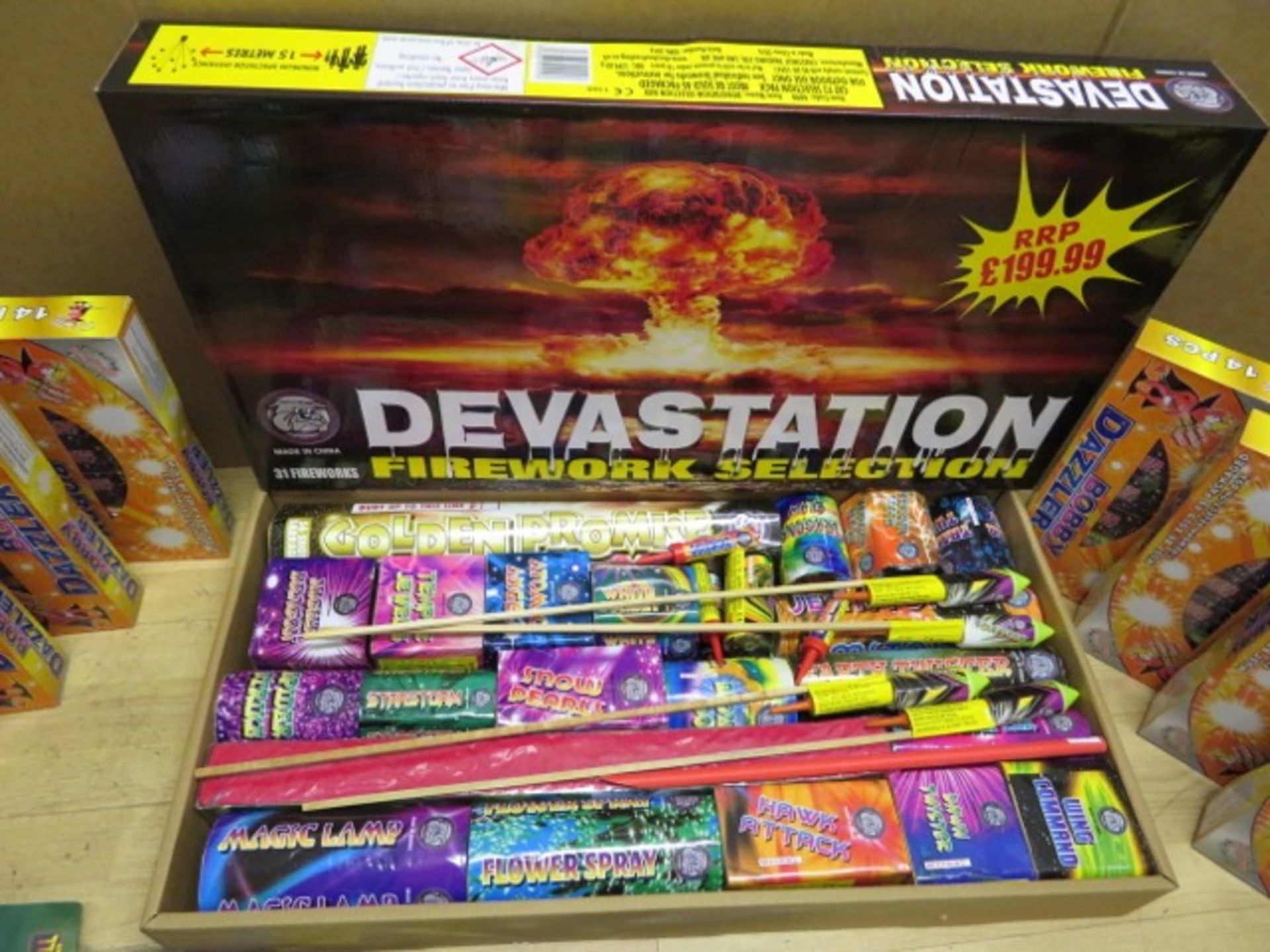 MEGA 163 PIECE FIREWORK LOT - INCLUDES: 1 x DEVASTATION 31 PIECE SELECTION BOX, 1 x PACK OF 20 - Image 3 of 7