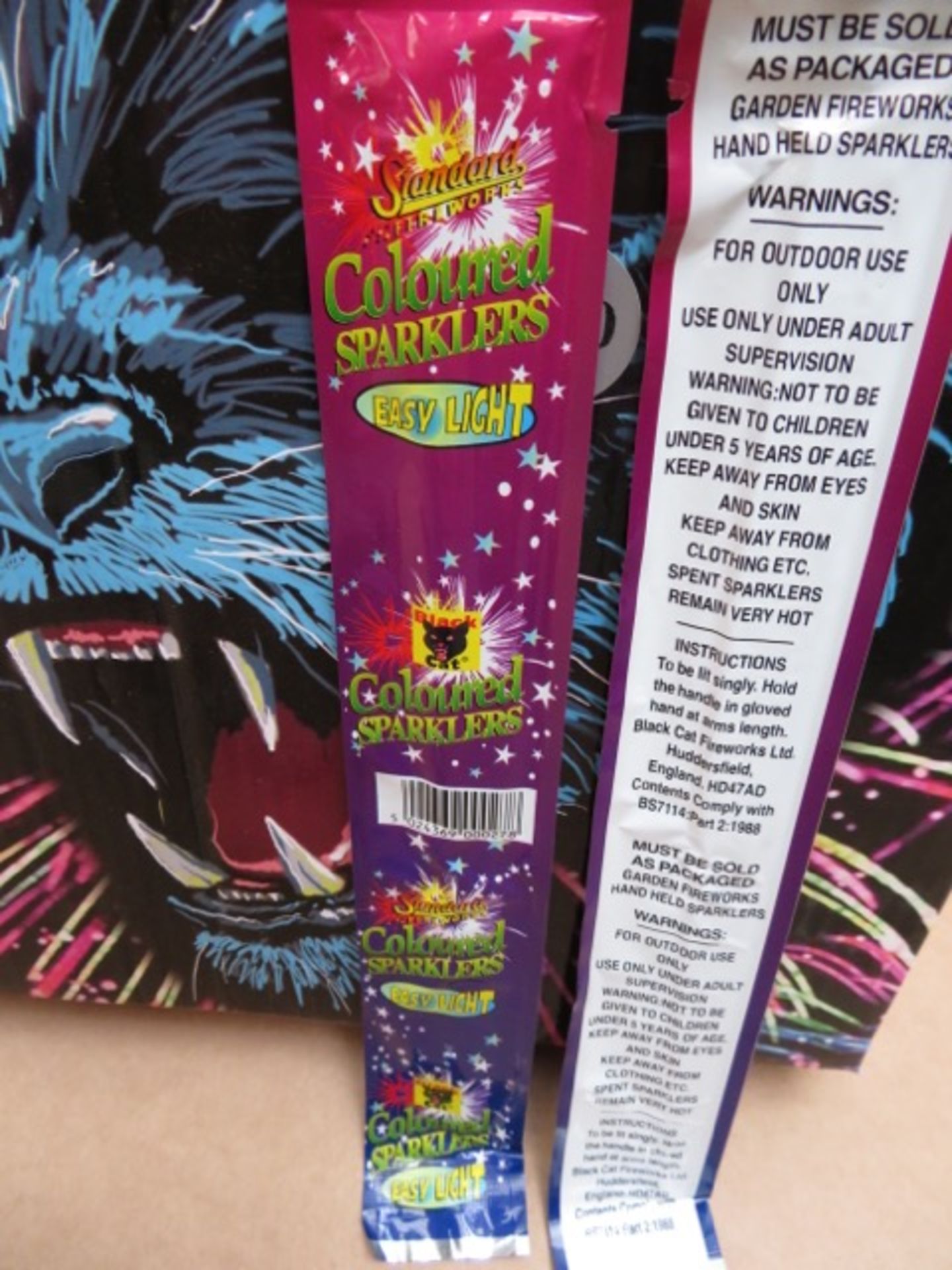 144 x Packs of 5 Black Cat Colored 10 Inch Easy Light Sparklers. RRP £1 per pack, giving this lot - Image 4 of 4