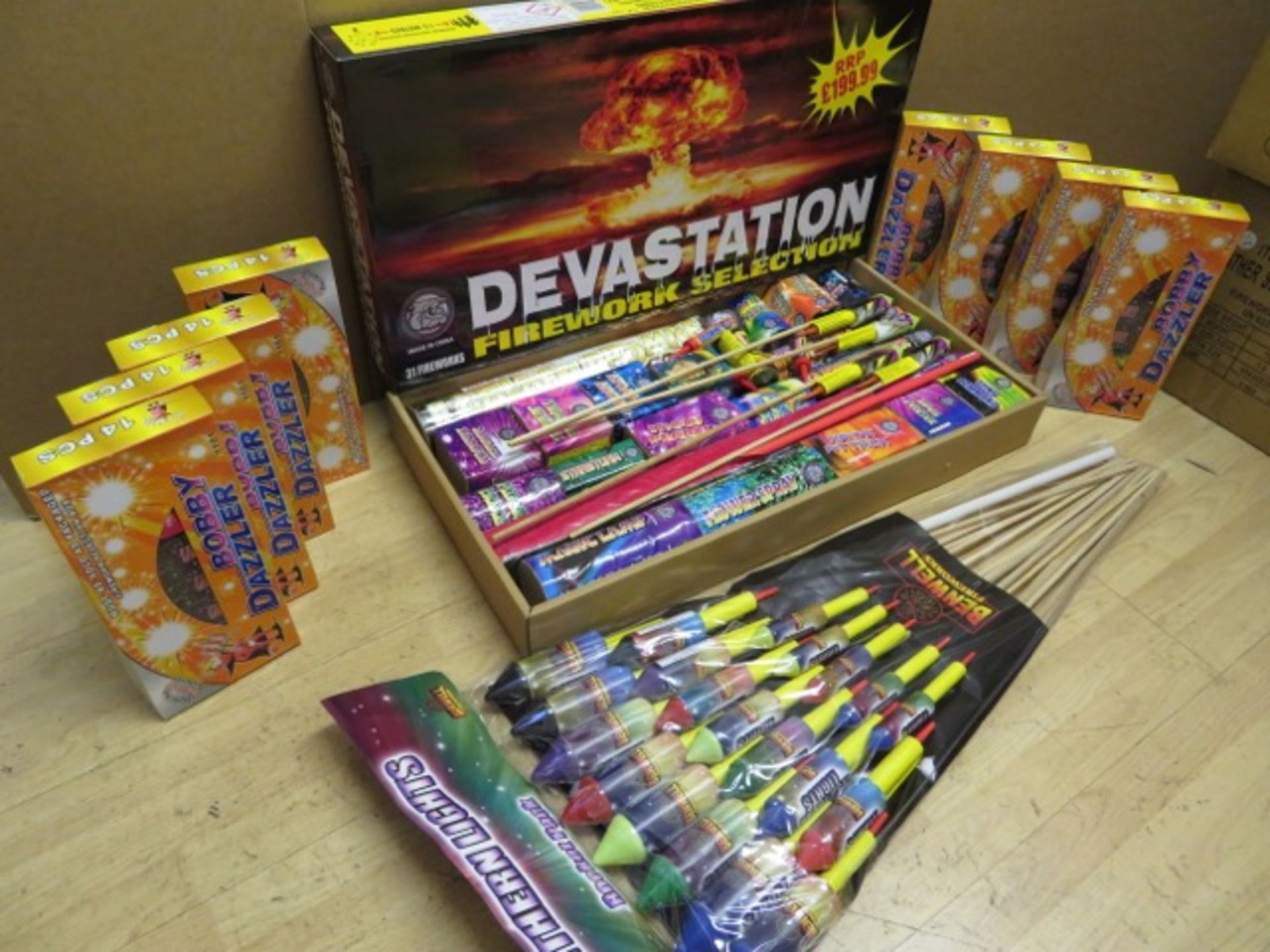 MEGA 163 PIECE FIREWORK LOT - INCLUDES: 1 x DEVASTATION 31 PIECE SELECTION BOX, 1 x PACK OF 20 - Image 2 of 7
