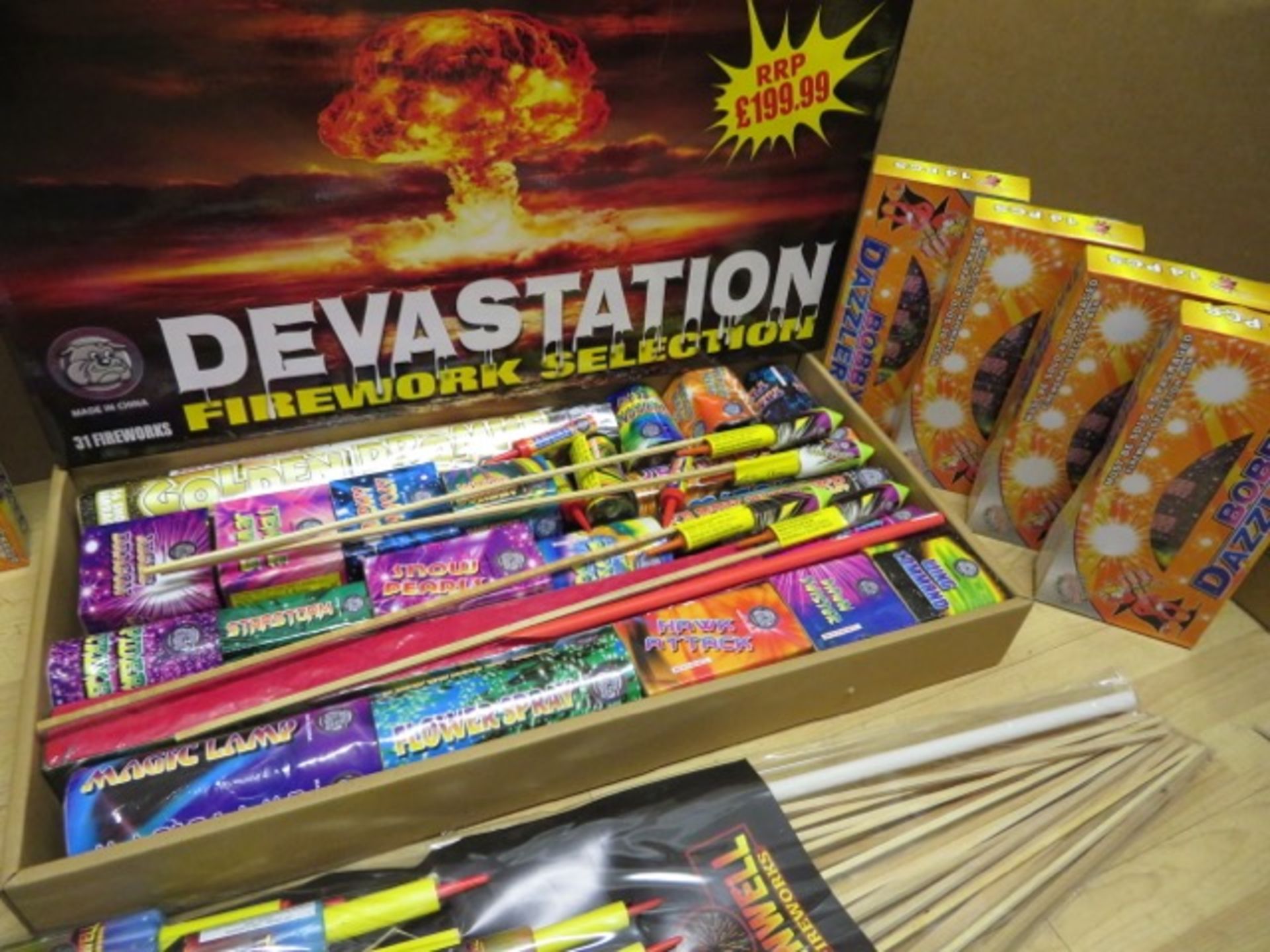 MEGA 163 PIECE FIREWORK LOT - INCLUDES: 1 x DEVASTATION 31 PIECE SELECTION BOX, 1 x PACK OF 20 - Image 7 of 7