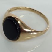 Gentleman's 9ct gold black onyx signet ring - Birmingham hallmarks - Size V