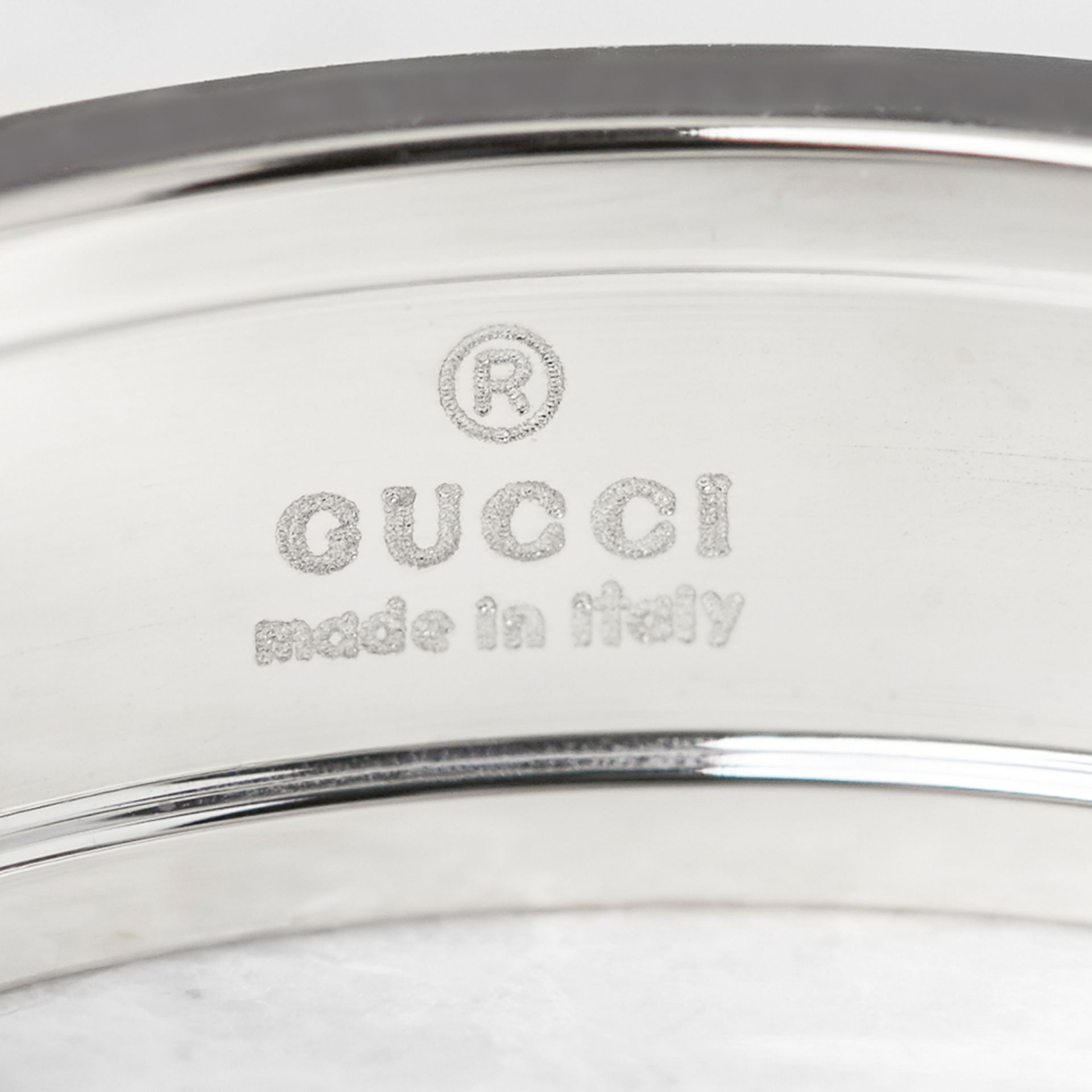 Gucci 18k White Gold Logo Band Ring - Image 5 of 5