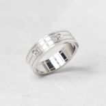 Gucci 18k White Gold Logo Band Ring