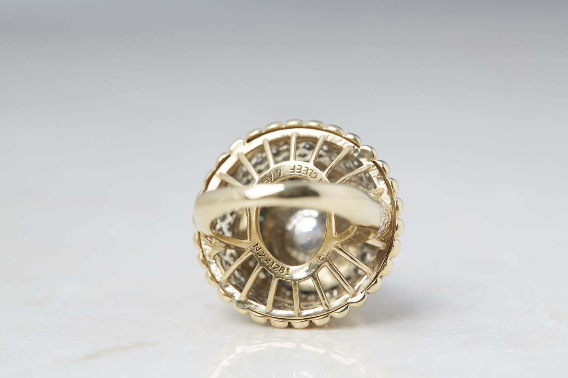 Van Cleef & Arpels 18k Yellow Gold Pearl & Diamond Ring - Image 5 of 28