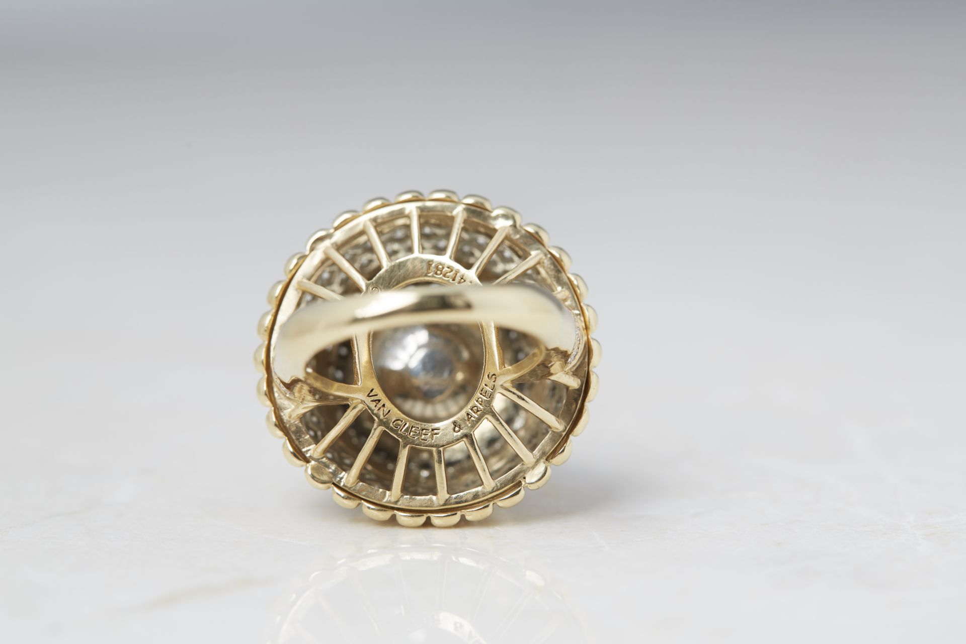 Van Cleef & Arpels 18k Yellow Gold Pearl & Diamond Ring - Image 3 of 28