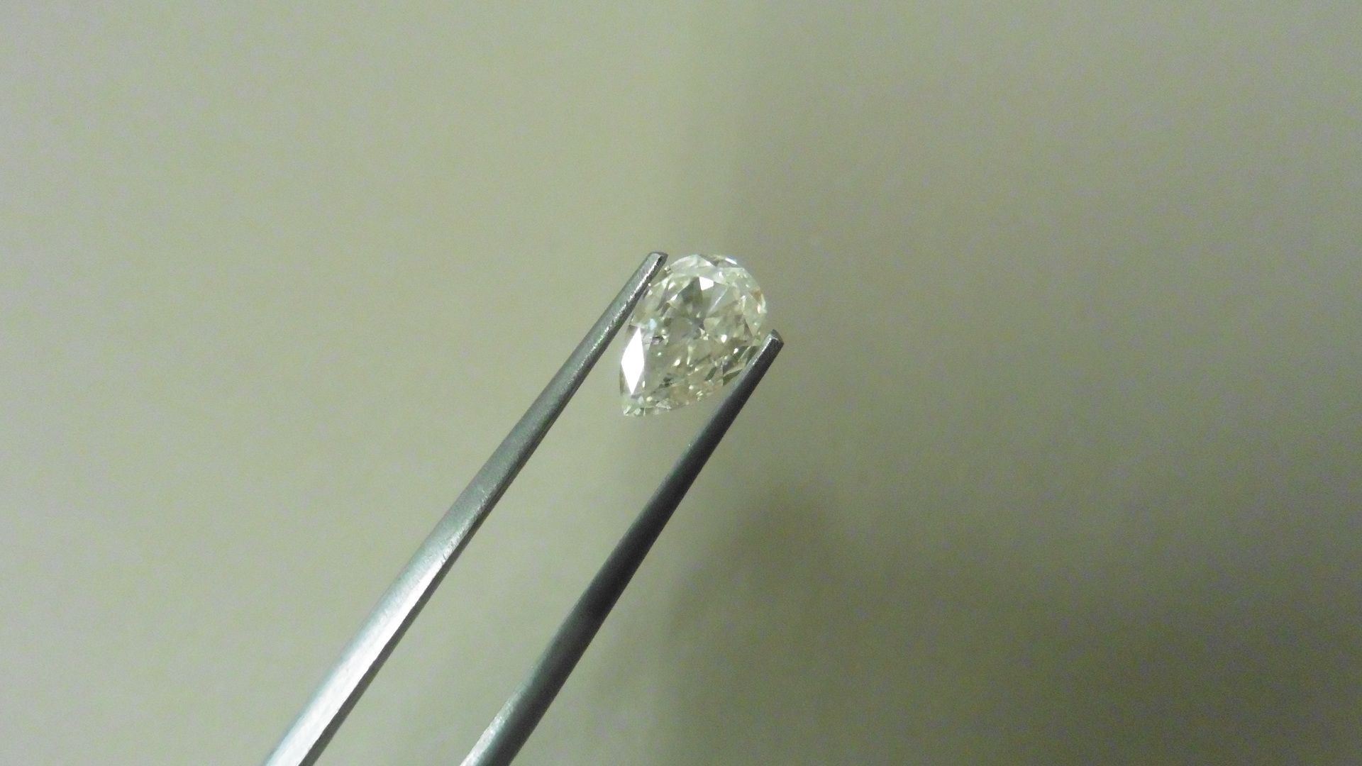1.00ct pear shaped diamond, loose stone. J colour and I1 clarity. 8.85 x 5.93 x 2.72mm. IGI - Image 4 of 5