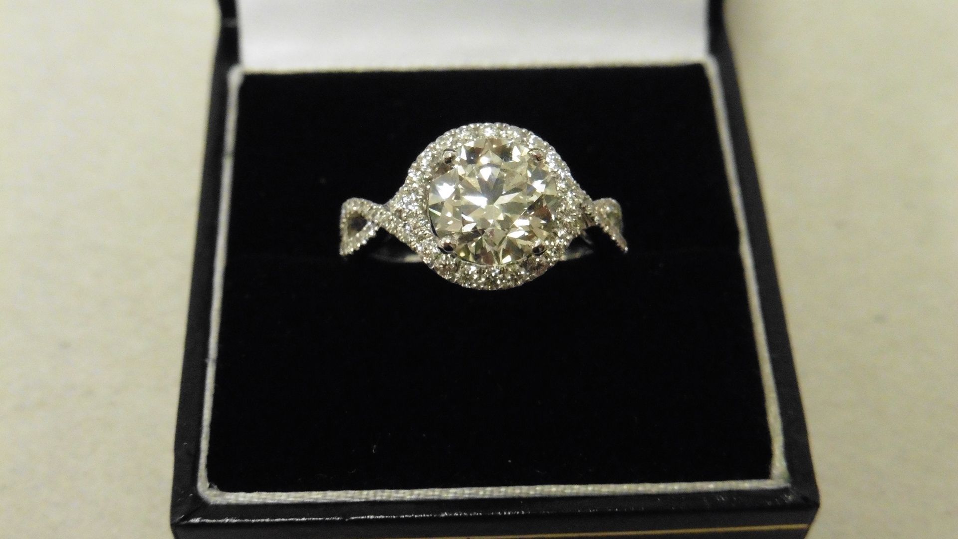 0.70ct diamond set pendant. Brilliant cut diamond I-J colour, si2-I1 clarity. Halo setting with - Image 4 of 4
