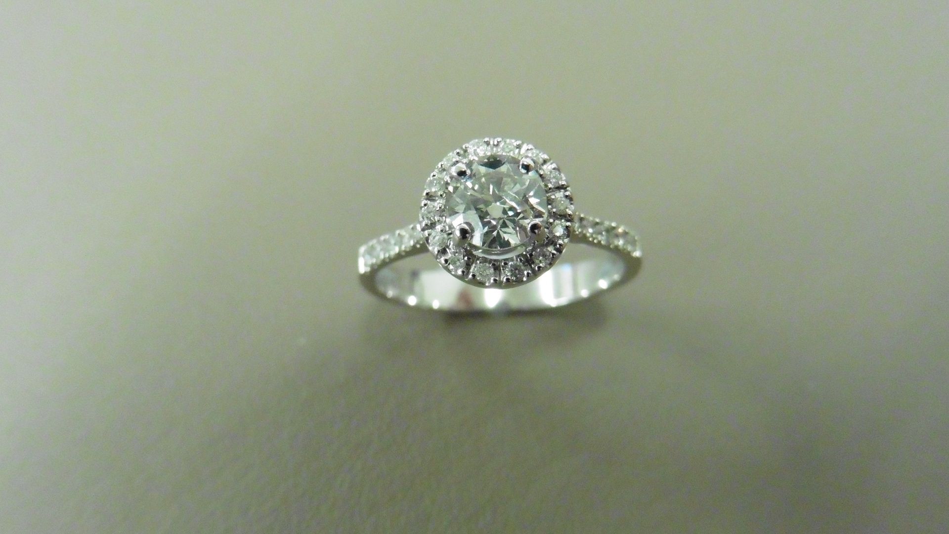 0.40ct diamond set solitaire ring set in 18ct gold. Centre stone J colour, si3 clarity with a halo - Image 4 of 4